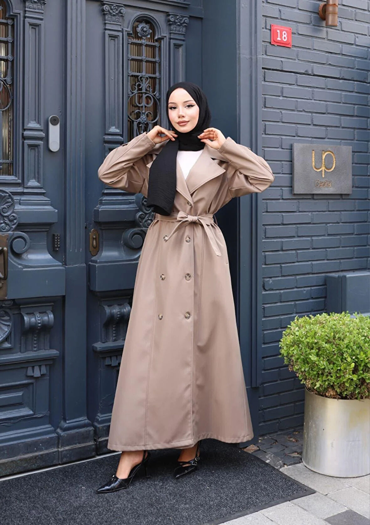 Kadın Kuşaklı Çift Düğmeli Astarlı Bondit Bej Trençkot