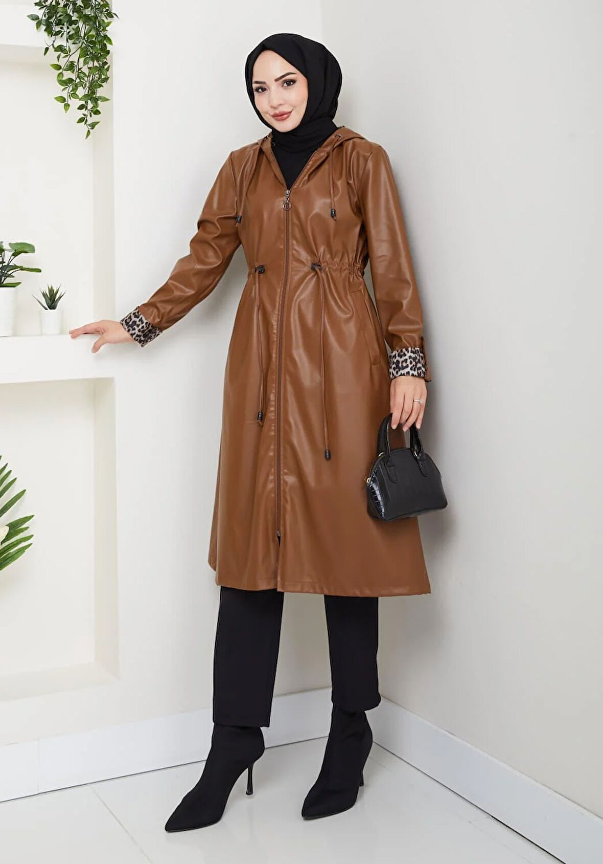 Kadın Kapüşonlu Fermuarlı Şardonlu Deri Taba Kap