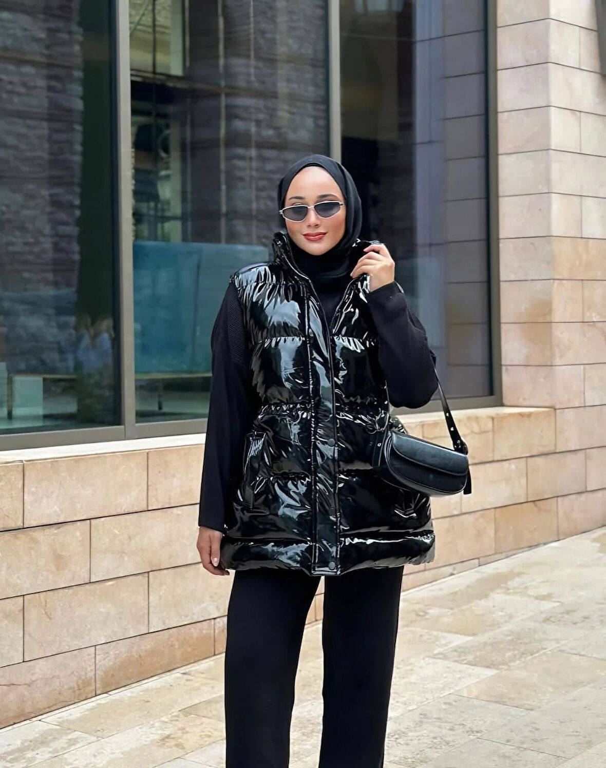 Kadın Siyah Parlak Fermuarlı Çıt Çıtlı Cepli Şişme Yelek