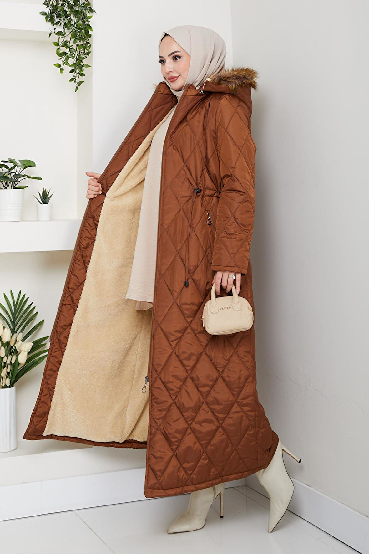 Kadın Uzun İçi Kürklü Kapişonlu Turuncu Kapitone Mont