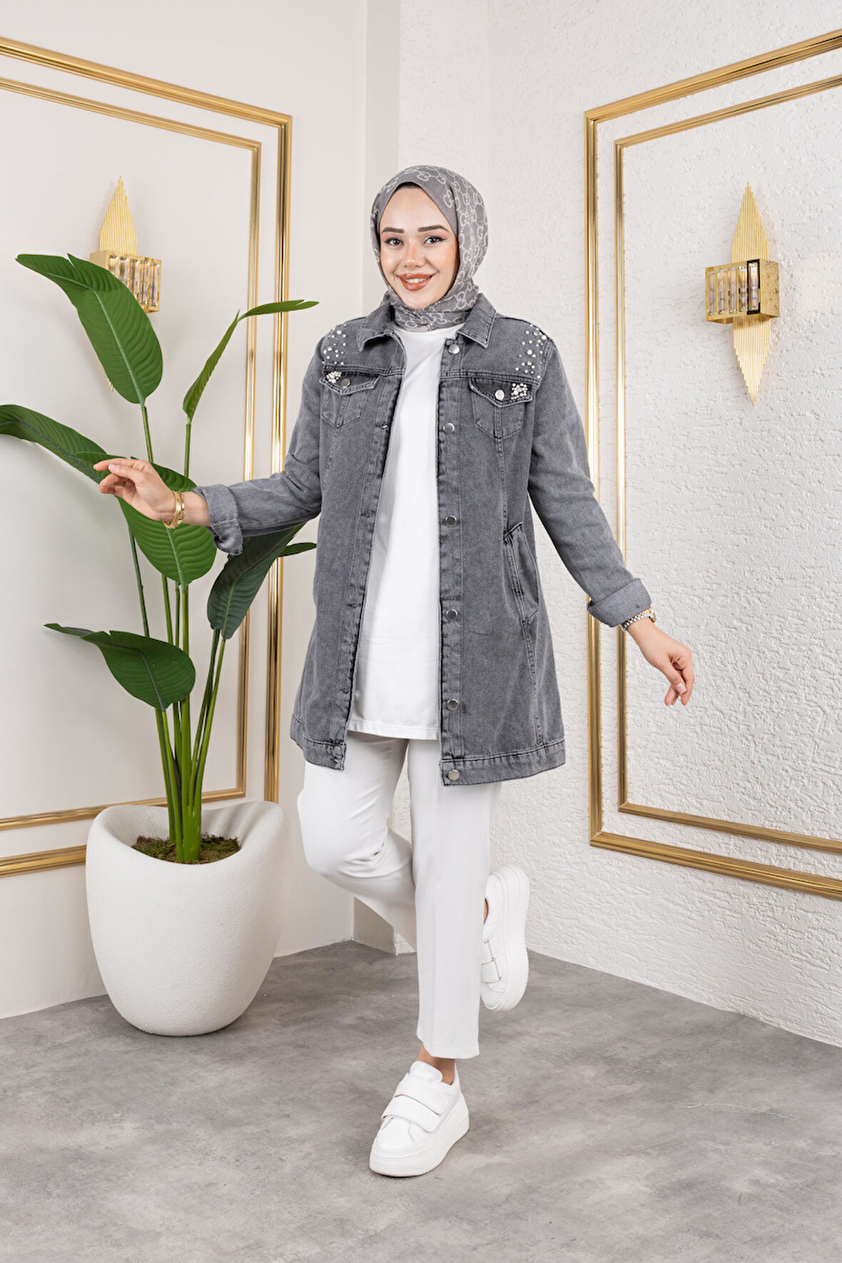 Kadın Boncuk İşlemeli Denim Kot Ceket