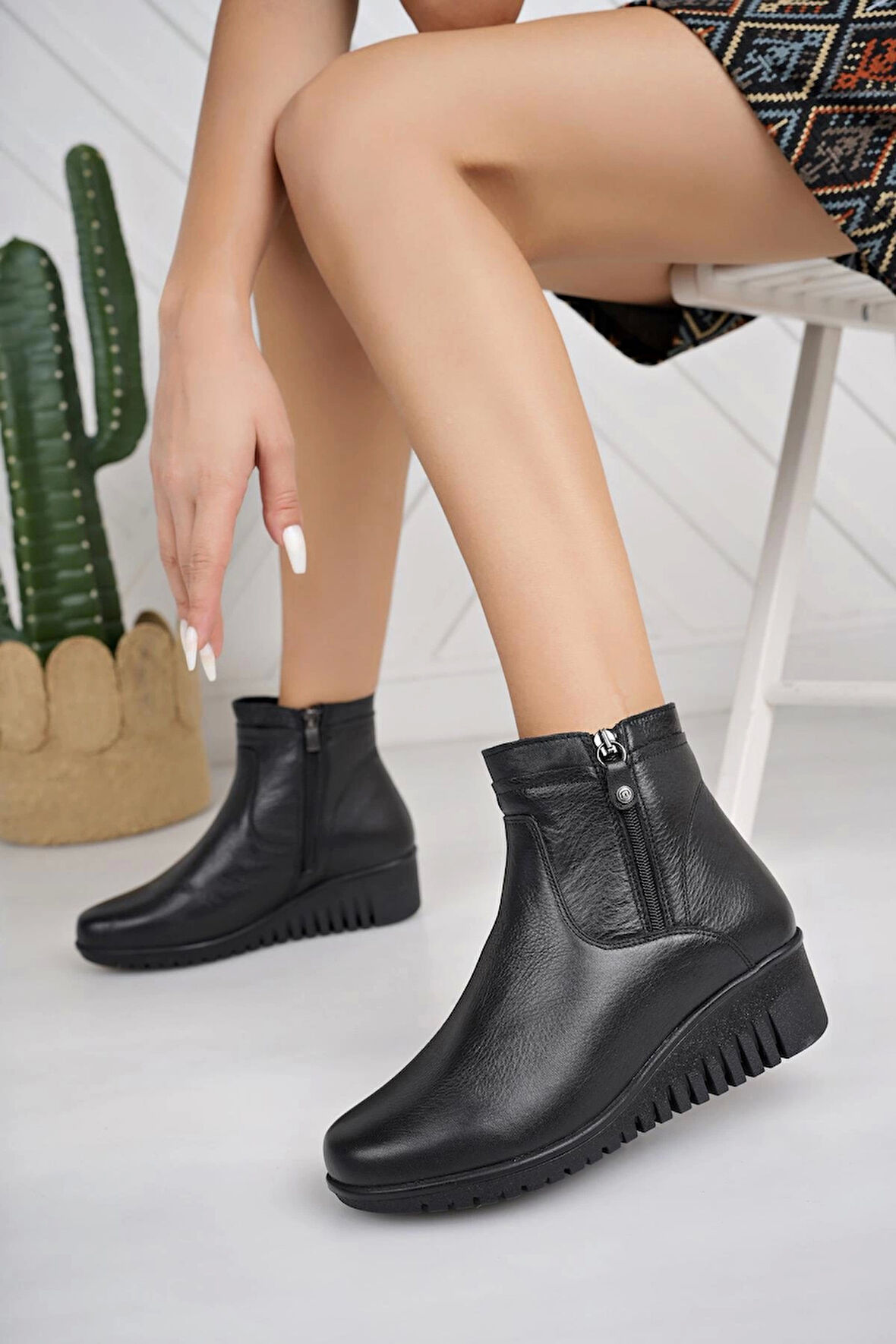 Muya 324804 Siyah Hakiki Deri Çift Fermuarlı 6 Nokta Kadın Bot