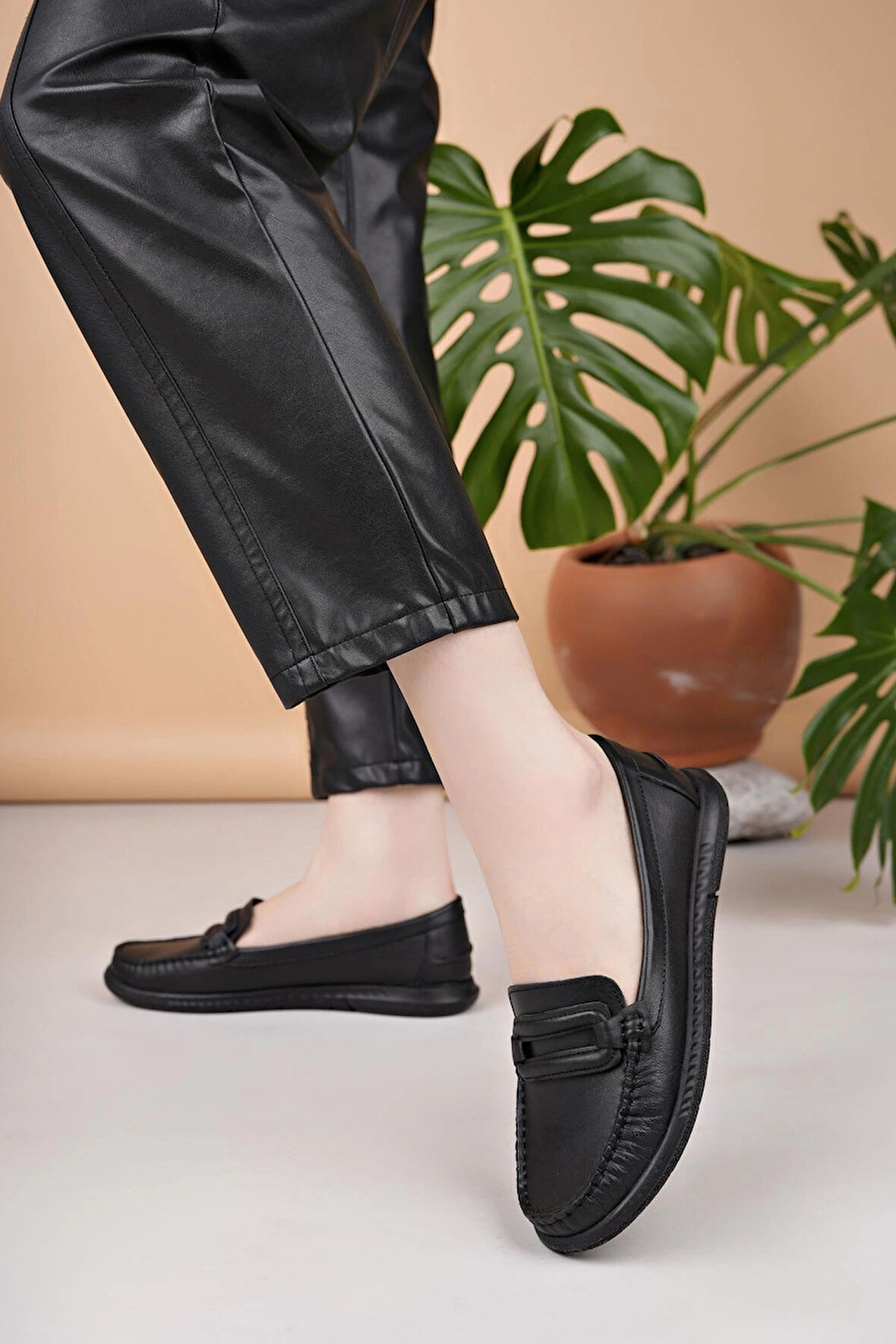 Eliz 24105 Siyah Hakiki Soft Deri Rok Günlük Kadın Ayakkabı