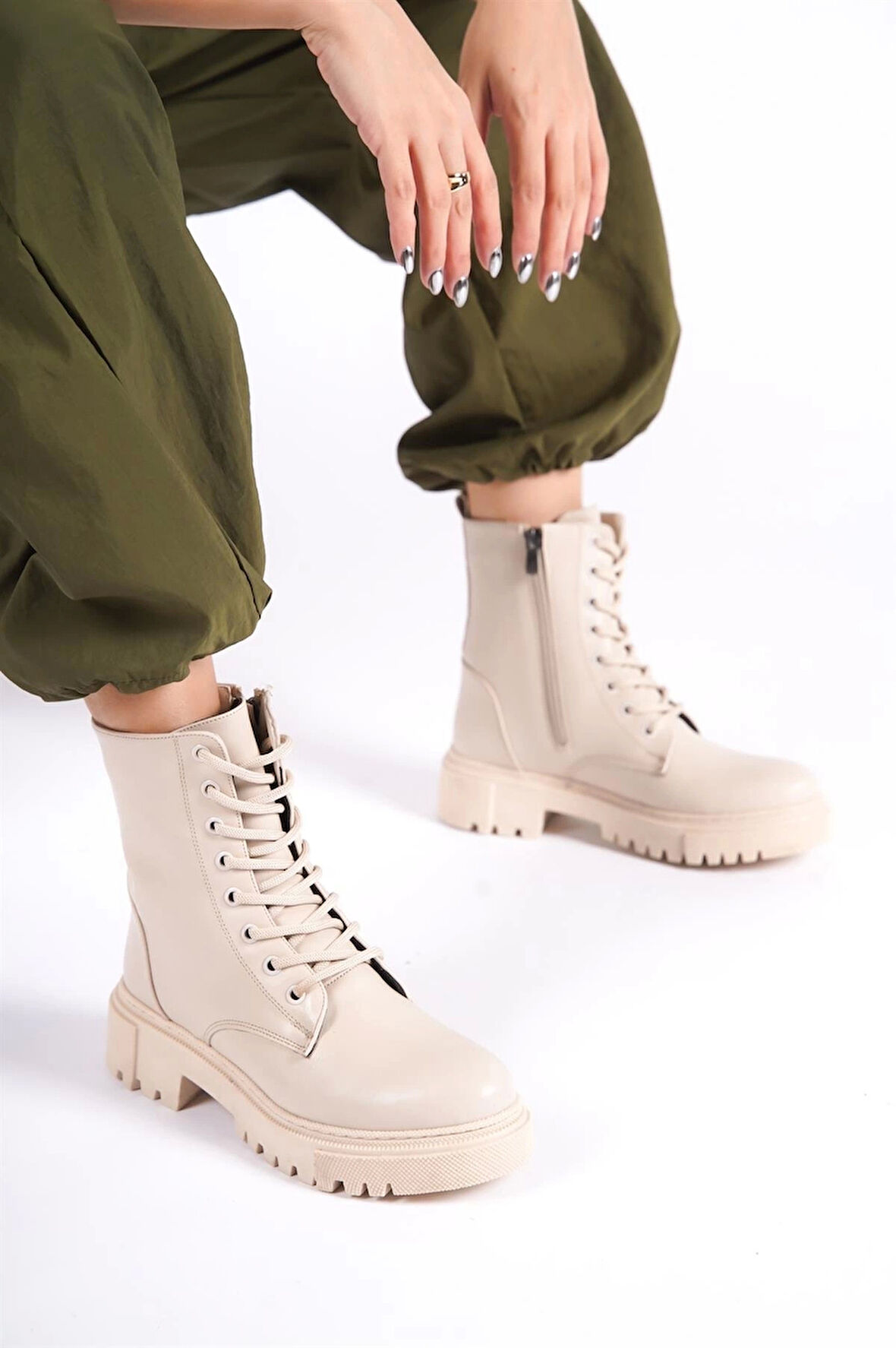 Kadın Fantom Bej Postal Fermuarlı Bağcıklı Kaymaz Kalın Taban Bot