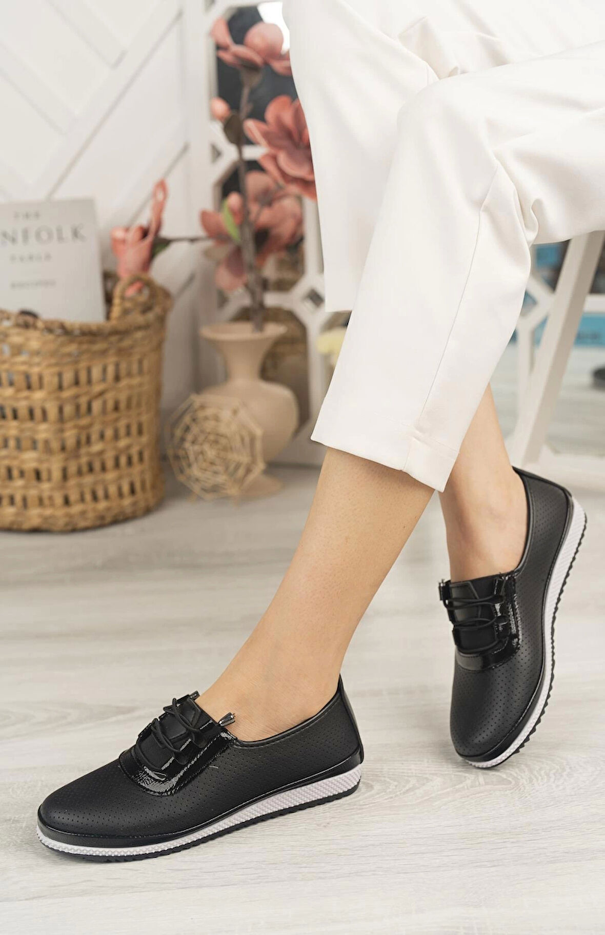 Nesil Shoes Acr 10 Siyah Biye Rugan Delikli Yazlık Kadın Ayakkabı