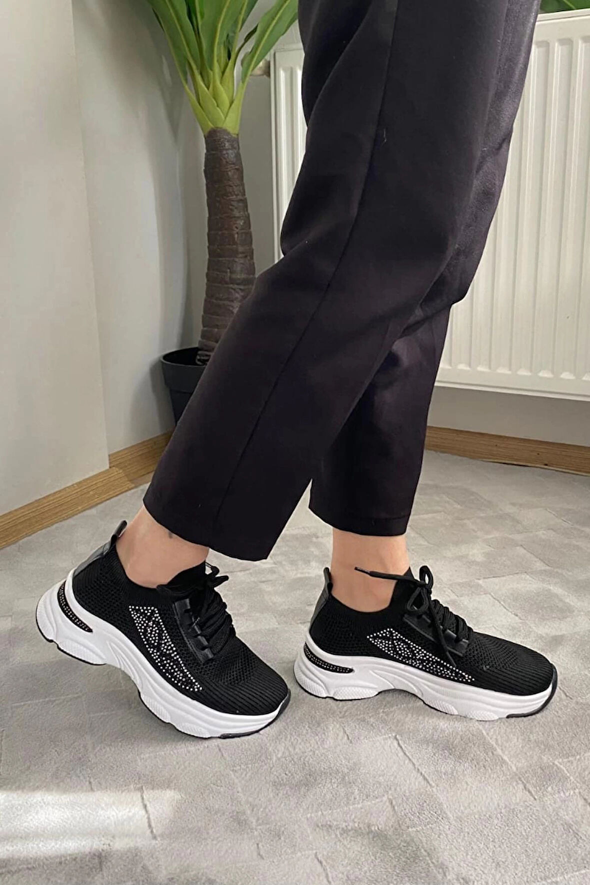 Kadın Fabri Siyah Triko Beyaz Tabanlı Taşlı Spor Ayakkabı & Sneaker