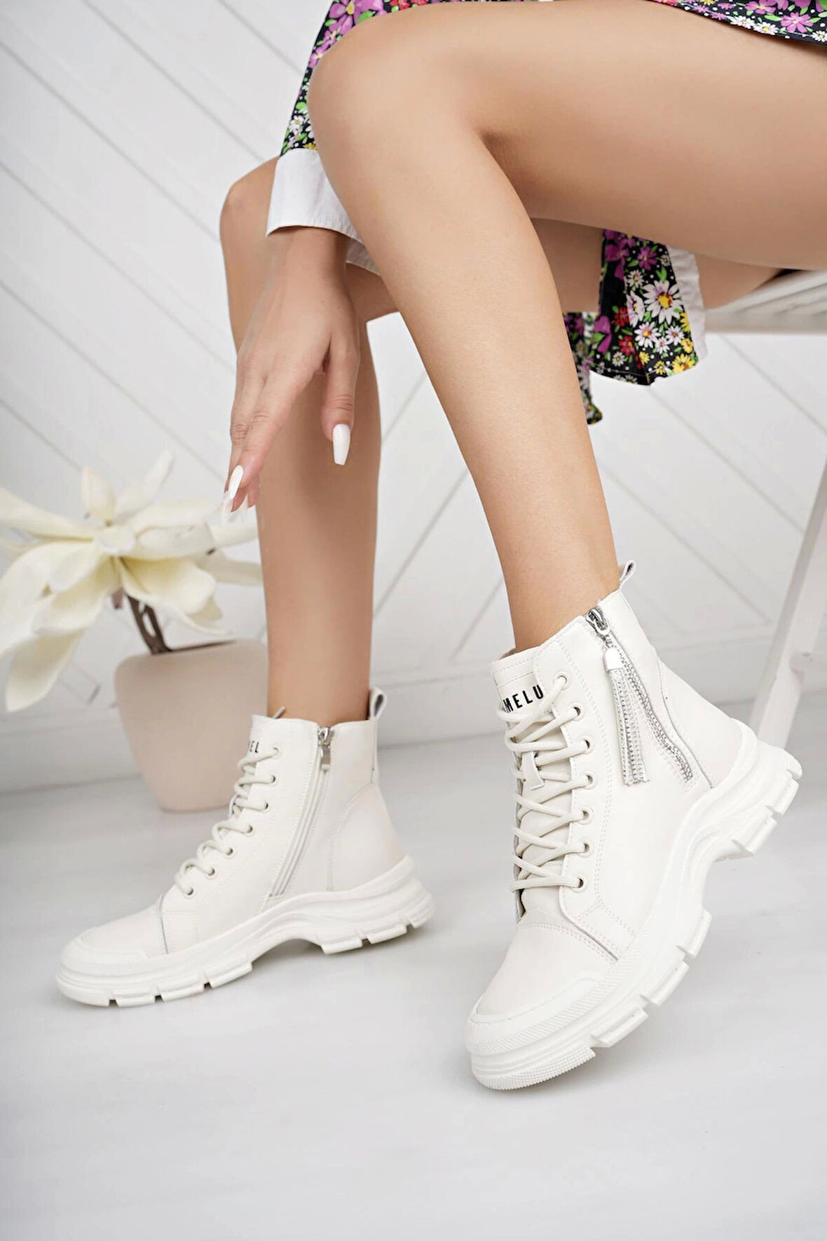 Gamelu Neptun Beyaz Fermuarlı Kışlık Kadın Bot