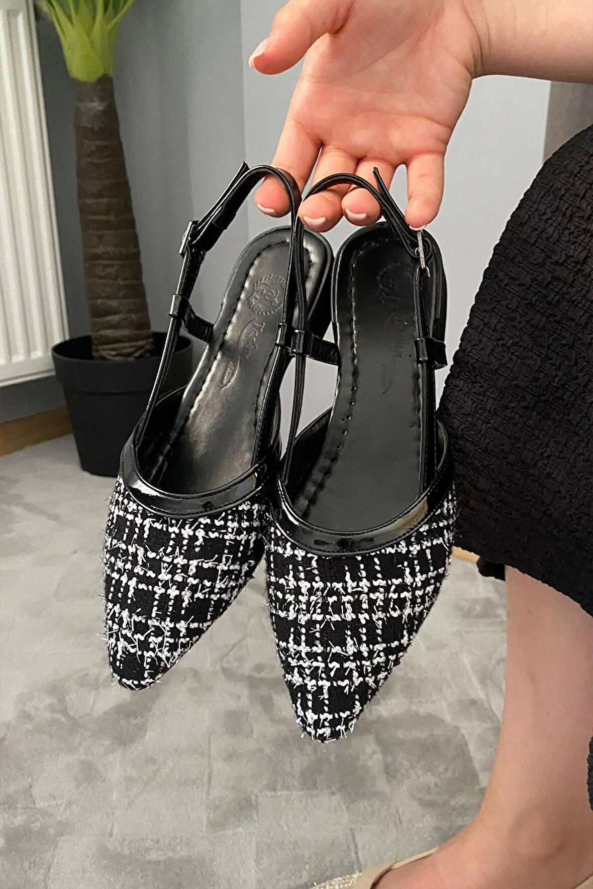 Kadın Tena Siyah Keten Arkası Acık Sivri Burun Günlük Babet