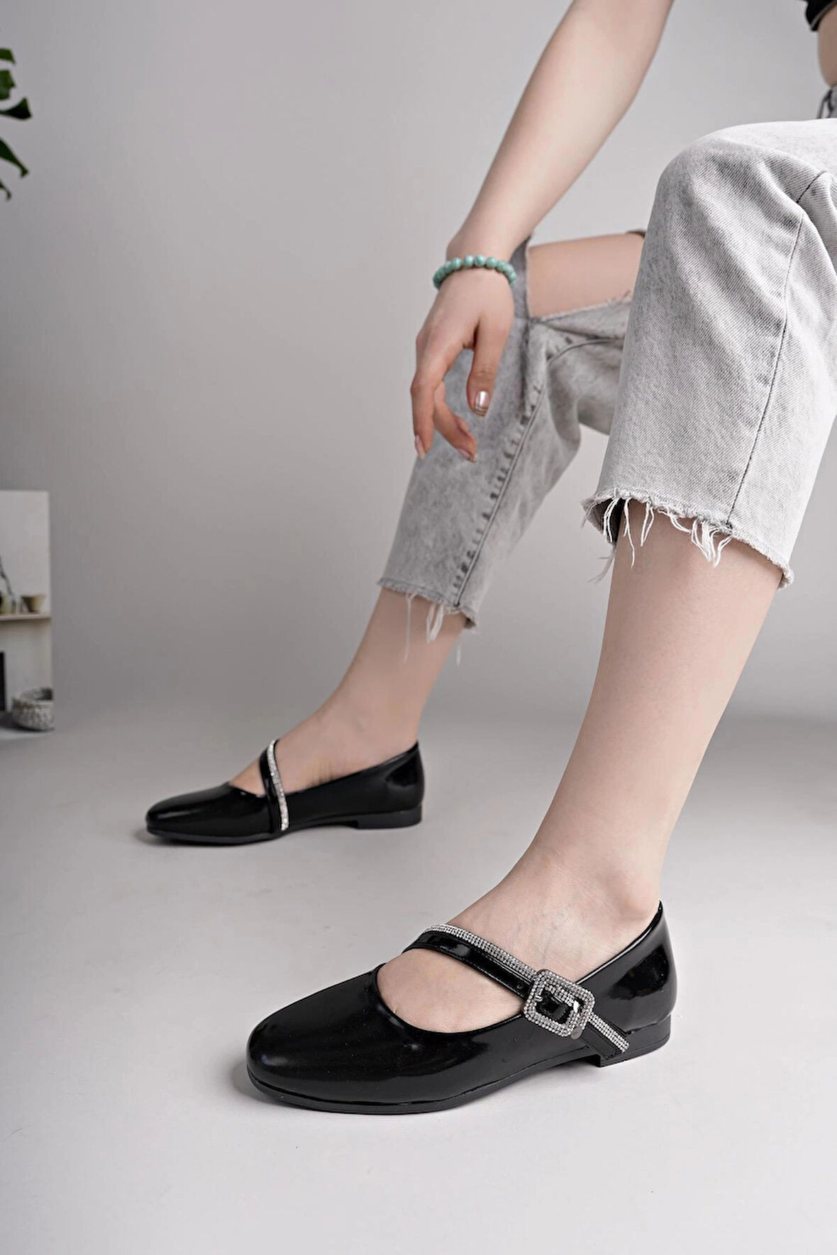 Nesil Shoes Swell 20821 Siyah Rugan Tokası Taşlı Kadın Babet