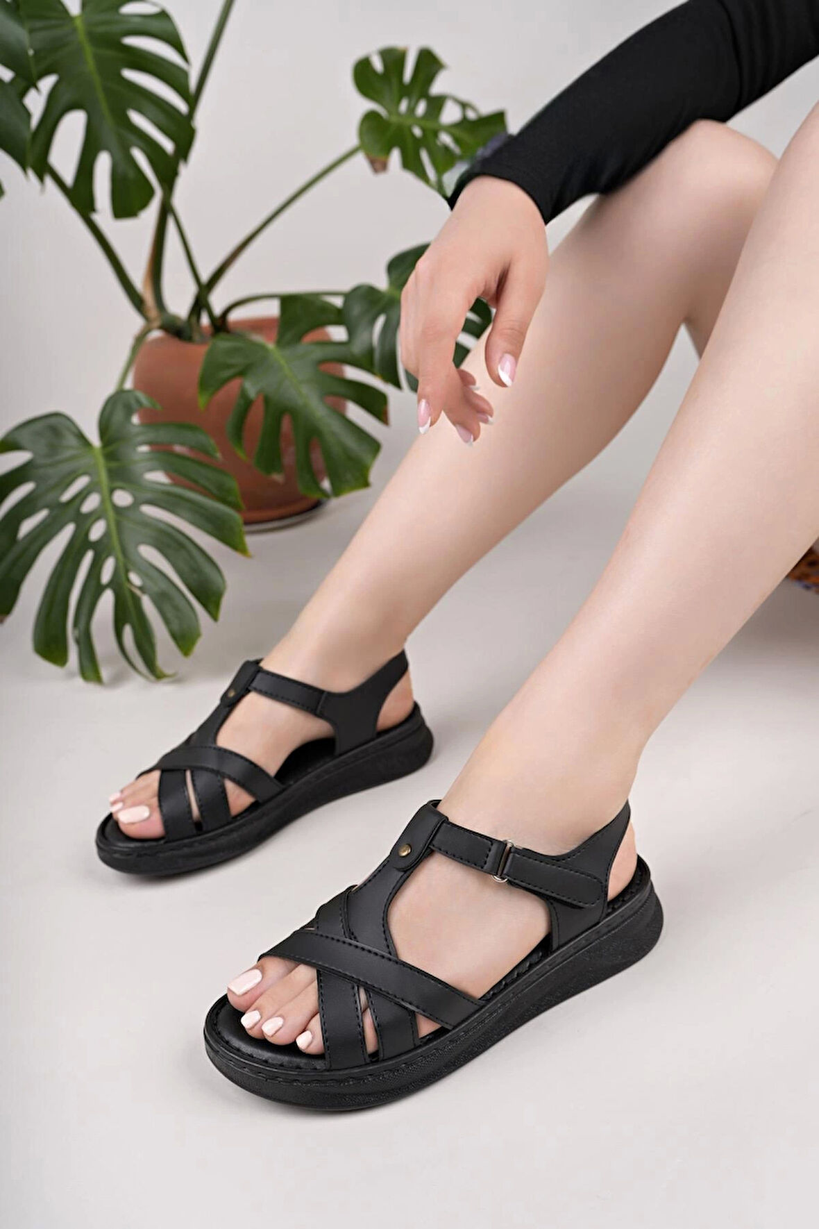 Nesil Shoes Bell 25151 Siyah Anatomik Kadın Sandalet