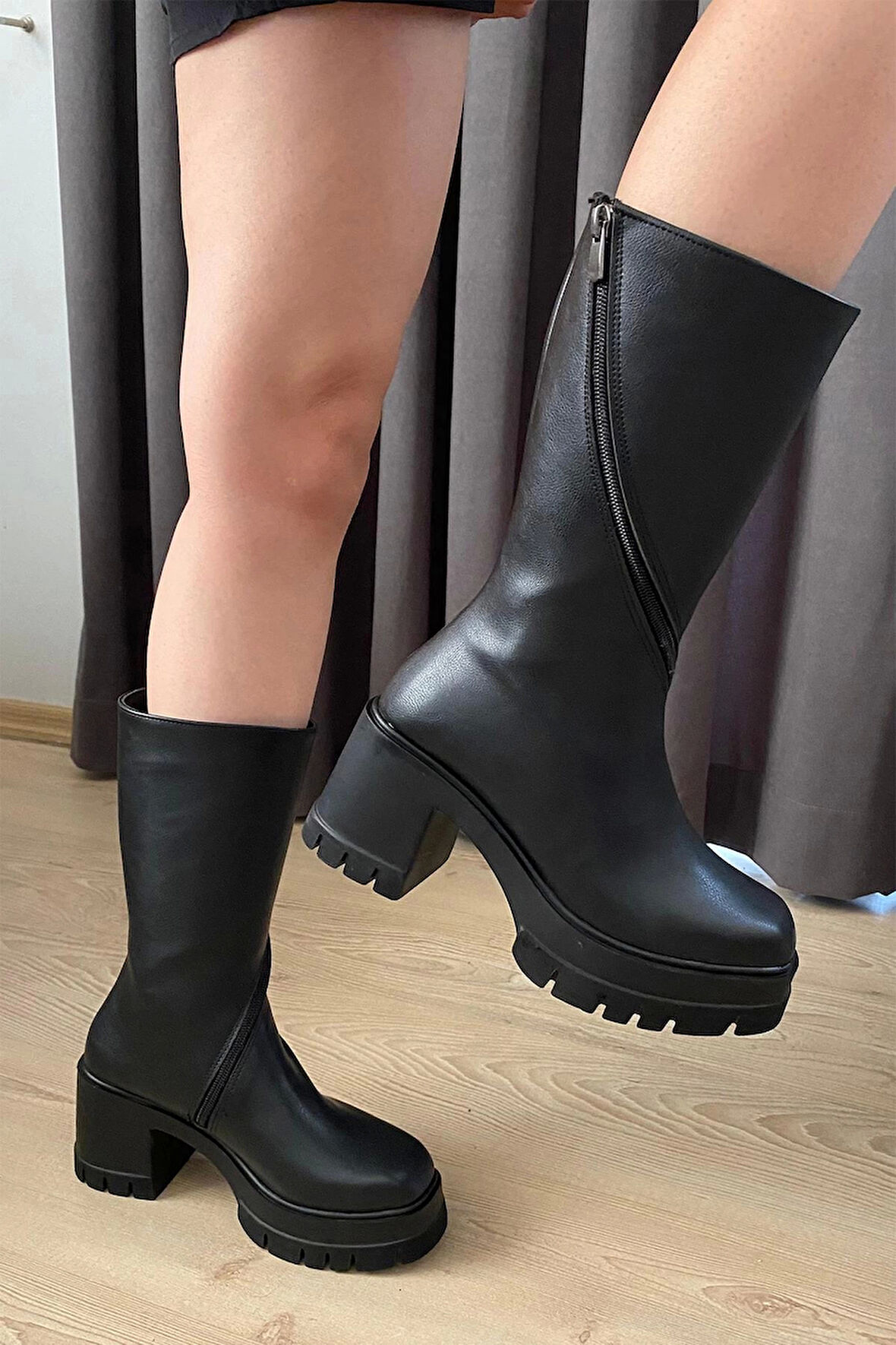 Kadın Gabri Siyah Cilt Döner Fermuarlı Çizme