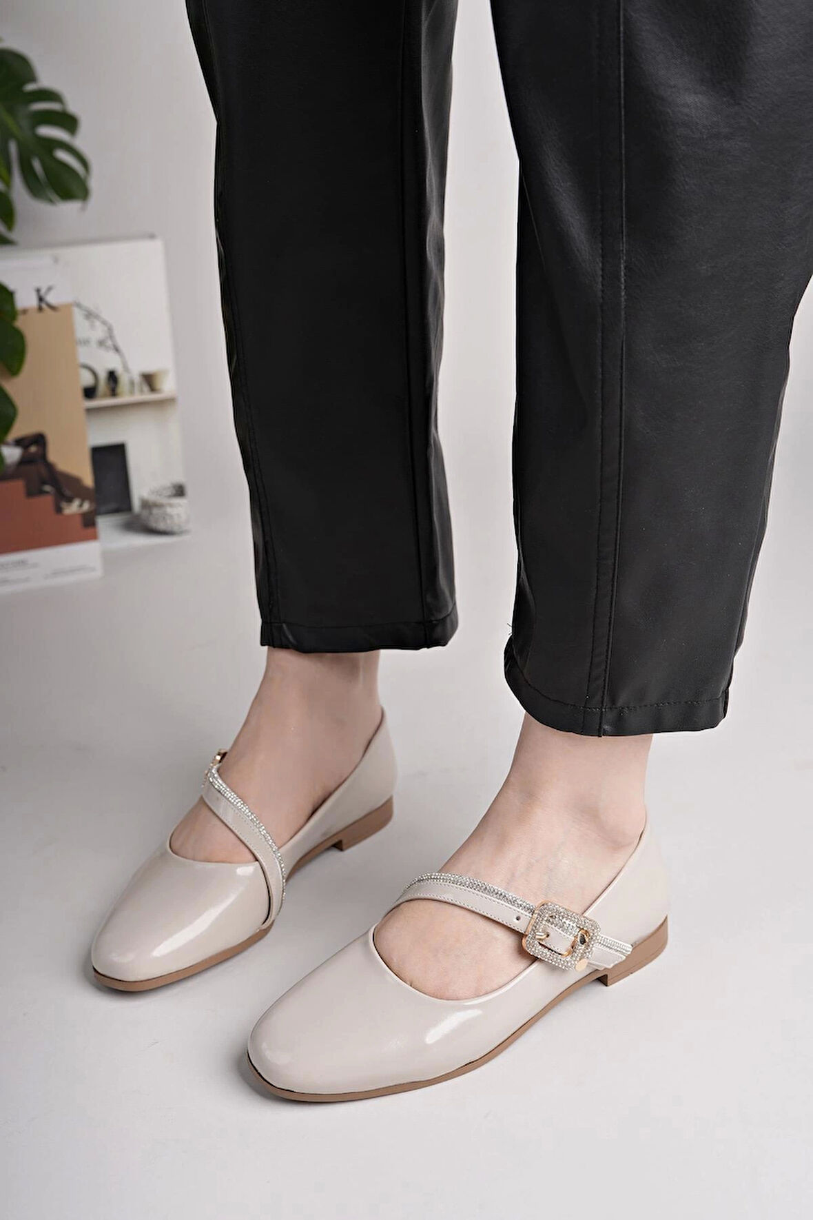 Nesil Shoes Swell 20821 Ten Rugan Tokası Taşlı Kadın Babet