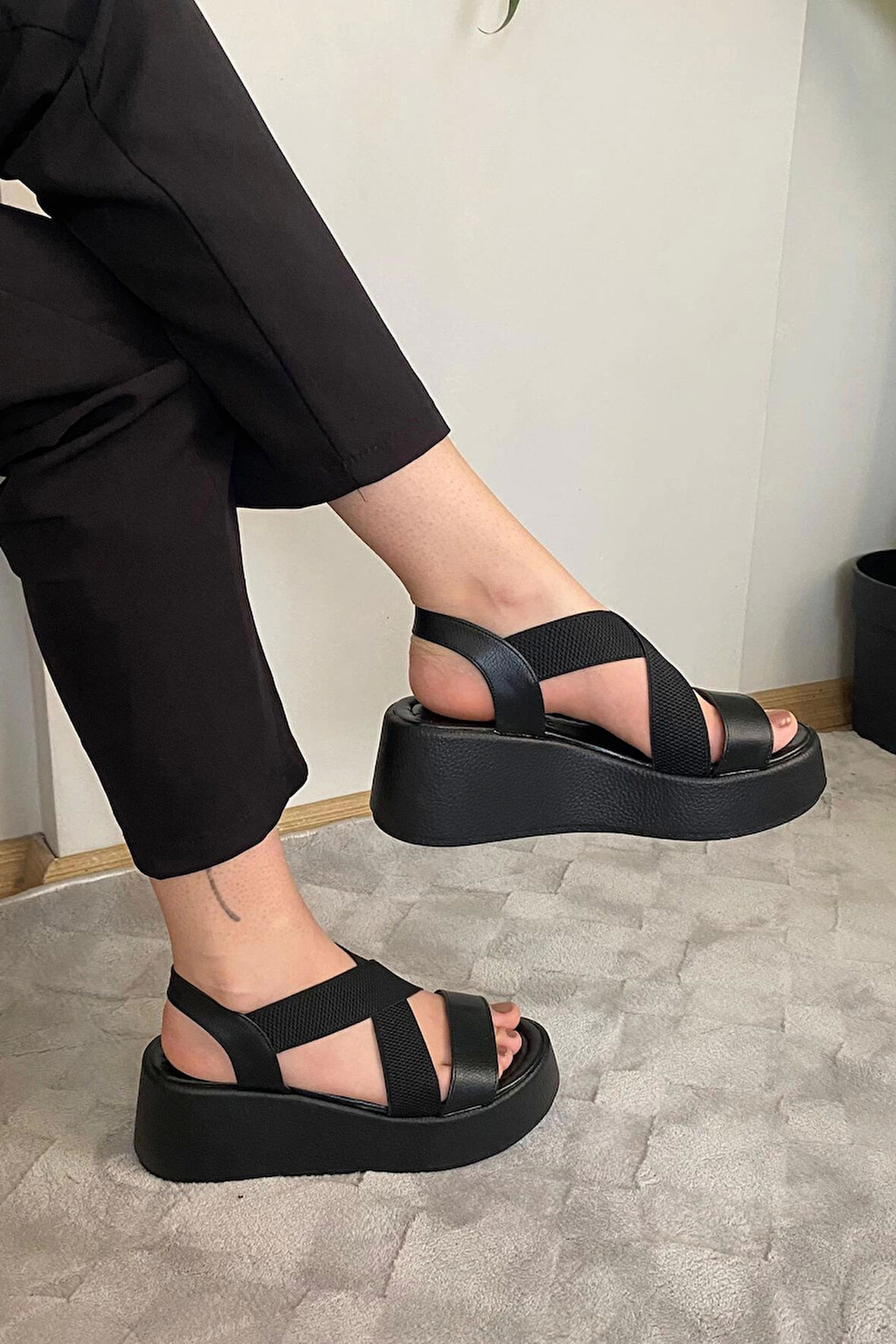 Kadın Mokka Bej Lastik Detaylı  Dolgu Tabanlı Sandalet