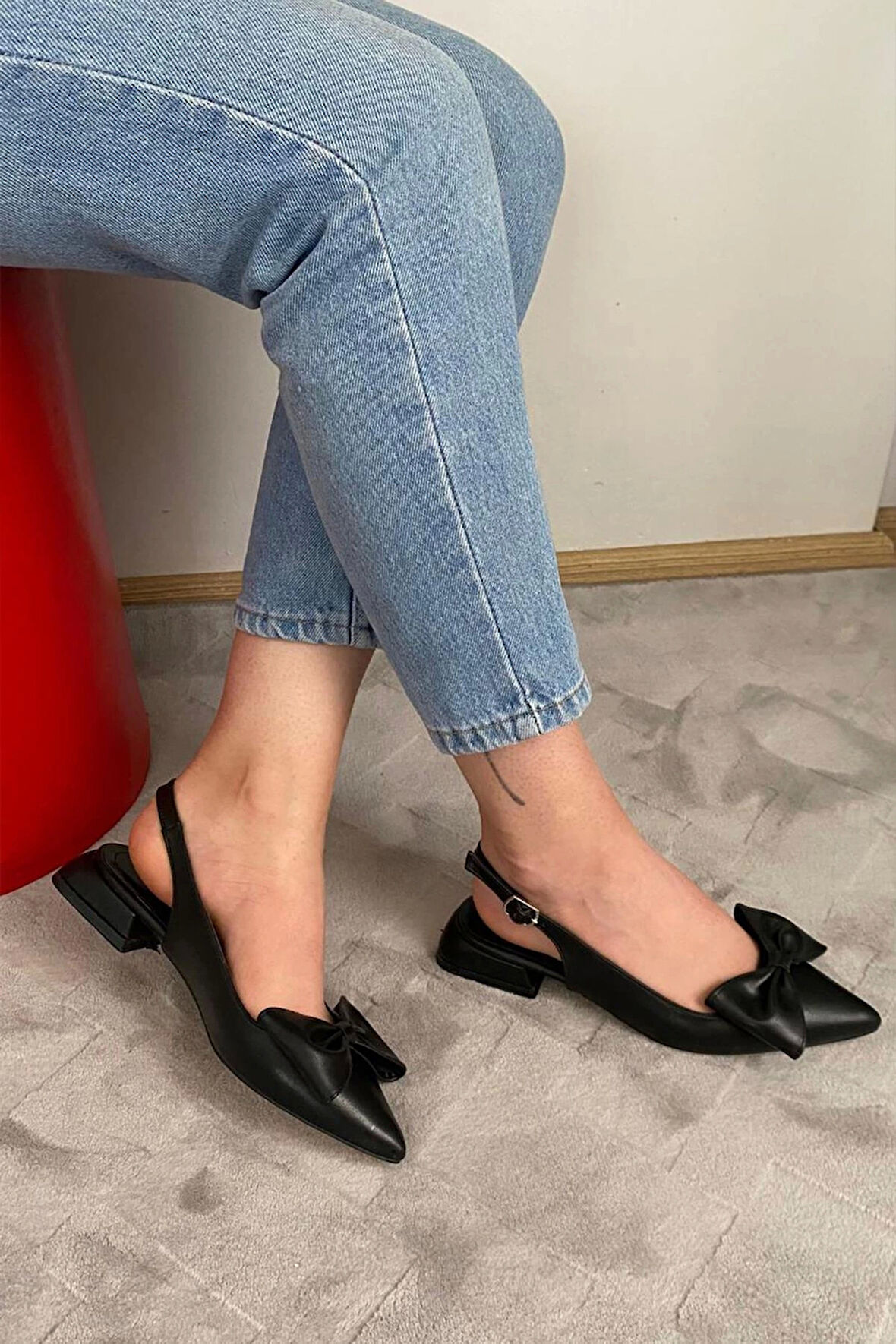 Sista Siyah Cilt Fiyoklu Arkası Acık 2 cm Topuklu Sivri Burun Babet