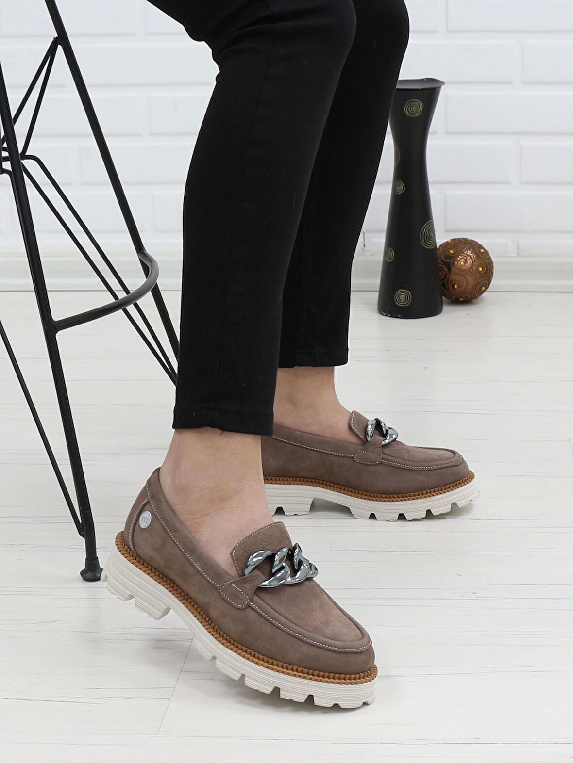 Mammamia D24KA 3185 Vizon Nubuk Hakiki Deri Zincirli Kadın Ayakkabı