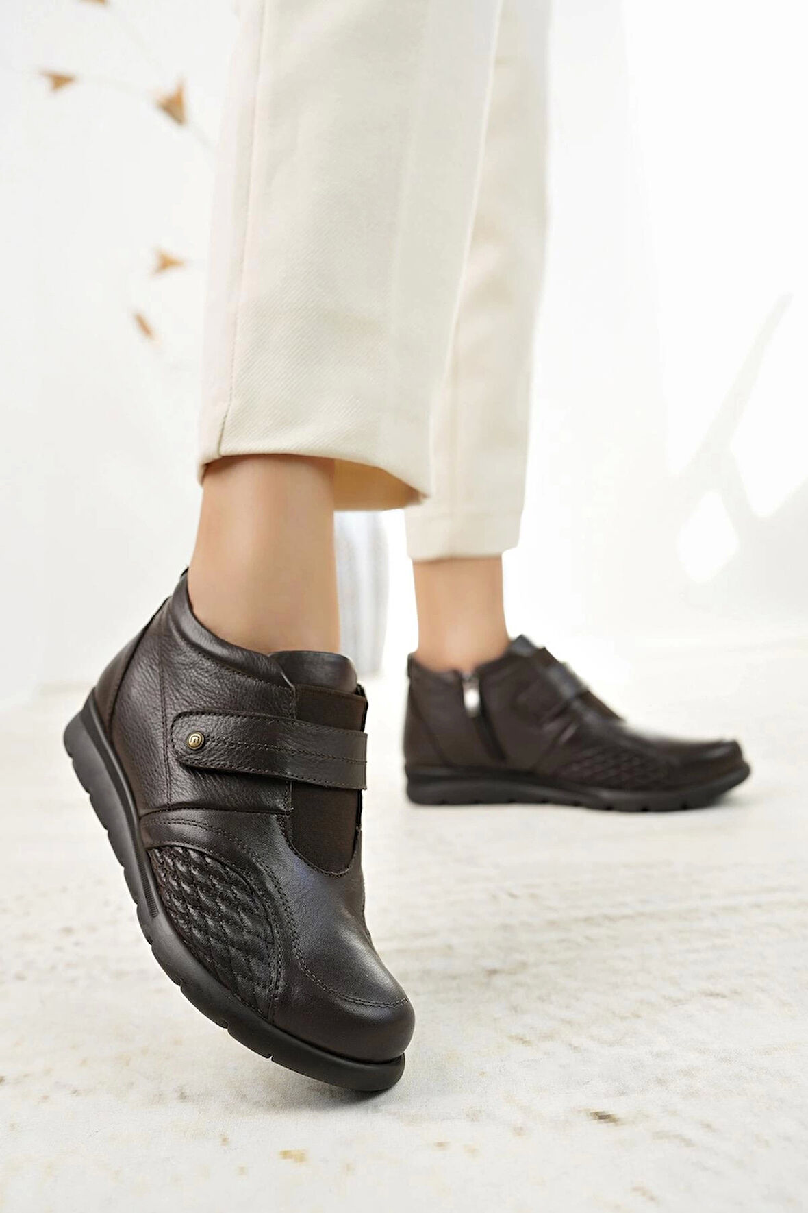 Muya 323814 Kahve Hakiki Deri Cırtlı-Fermuarlı 6 Nokta Kadın Bot