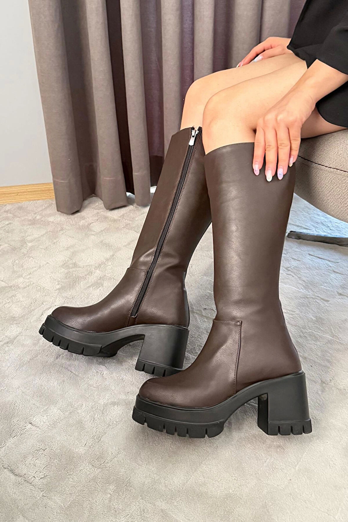 Kadın Oslo Koyu Kahve 8 cm Topuklu Yandan Fermuarlı Çizme