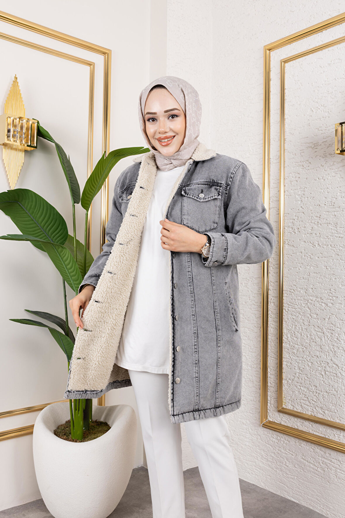 Kadın Cepli Düğmeli İçi Kürklü Uzun Gri Kot Ceket