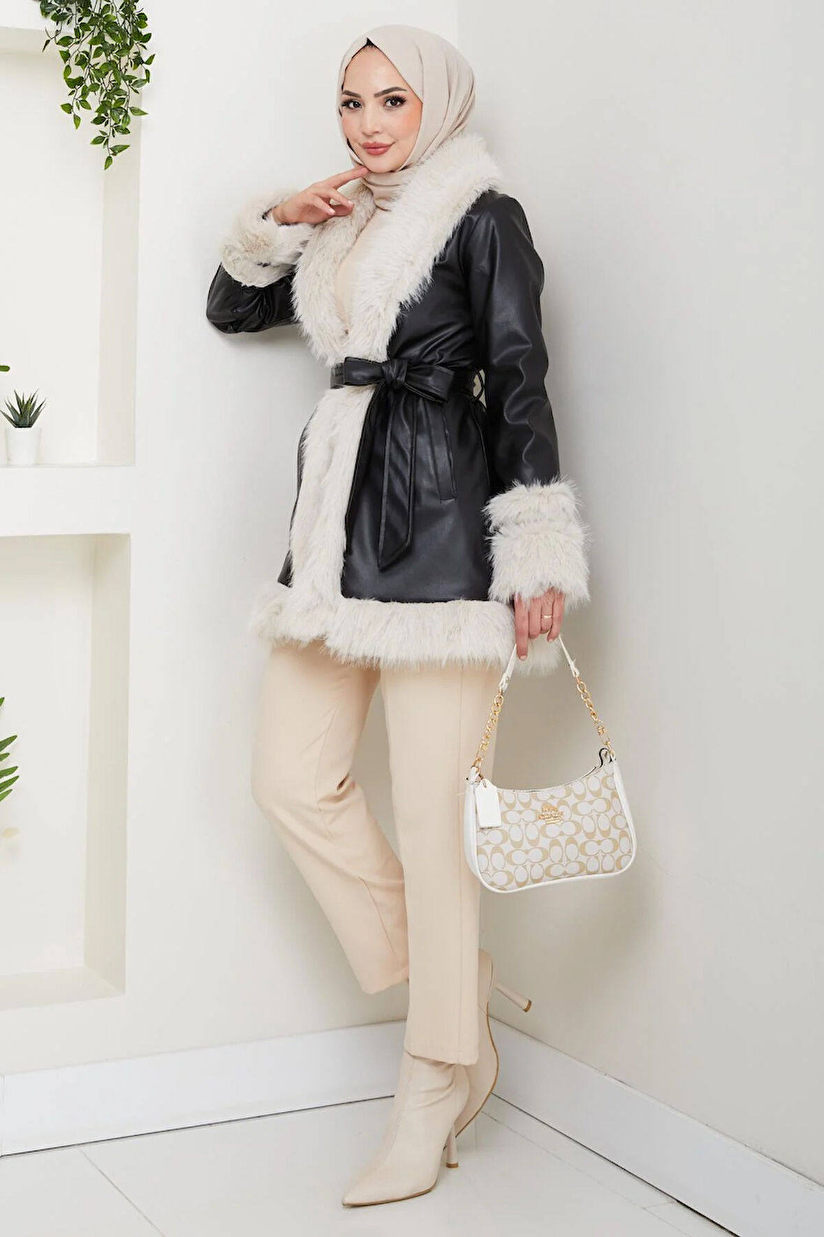 Kadın İçi Astarlı Tüylü Kemerli Deri Siyah Ceket