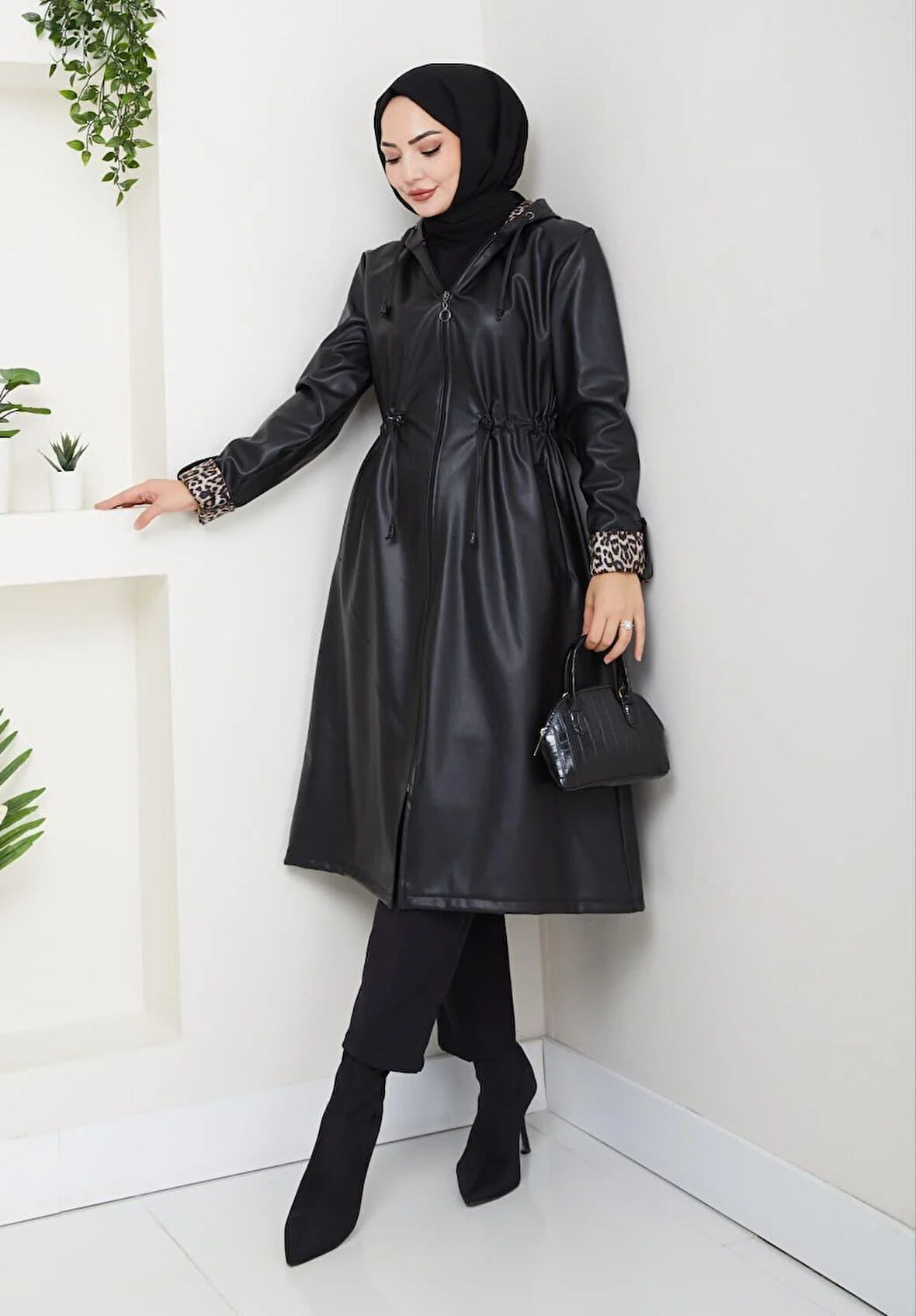 Kadın Kapüşonlu Fermuarlı Şardonlu Deri Siyah Kap
