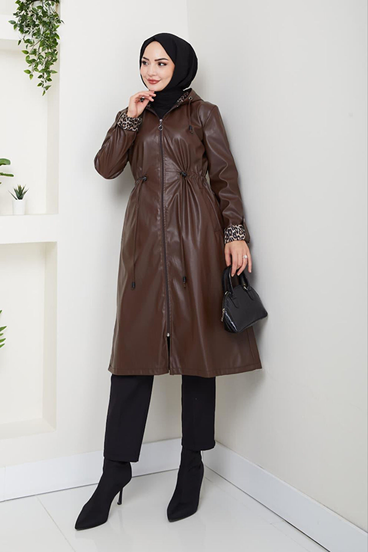 Kadın Kapüşonlu Fermuarlı Şardonlu Deri Kahverengi Kap