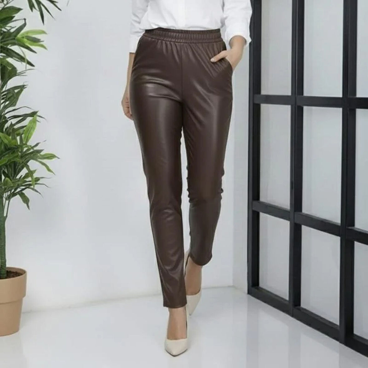 Kadın Beli Lastikli Cepli Kahverengi Deri Pantolon