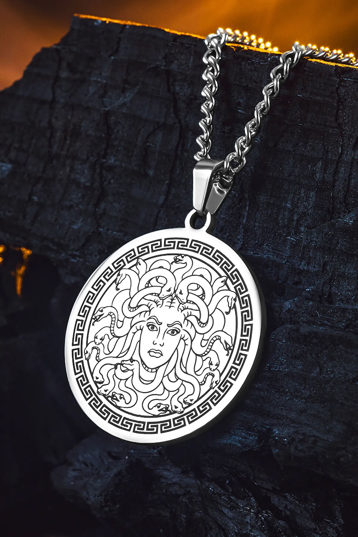Steel Aether Çelik Erkek Kolye Yunan Tanrısı Medusa İşlemeli Yuvarlak Plaka Kararmaz