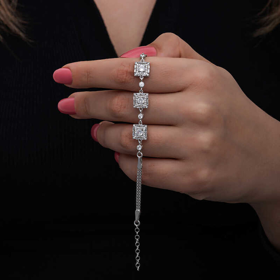 925 Ayar Gümüş Baget Taşlı Kadın Bileklik T8563