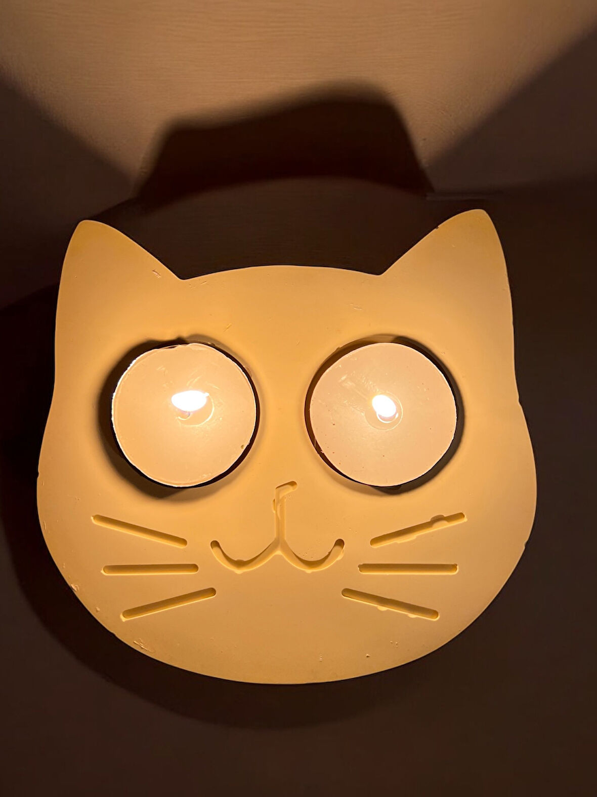 Sarı Kedi Şekilli Beton Mumluk - El Yapımı Dekoratif Çay Işığı tealight Mumluk - Minimalist Kedi Temalı Ev Dekoru- Aromaterapi