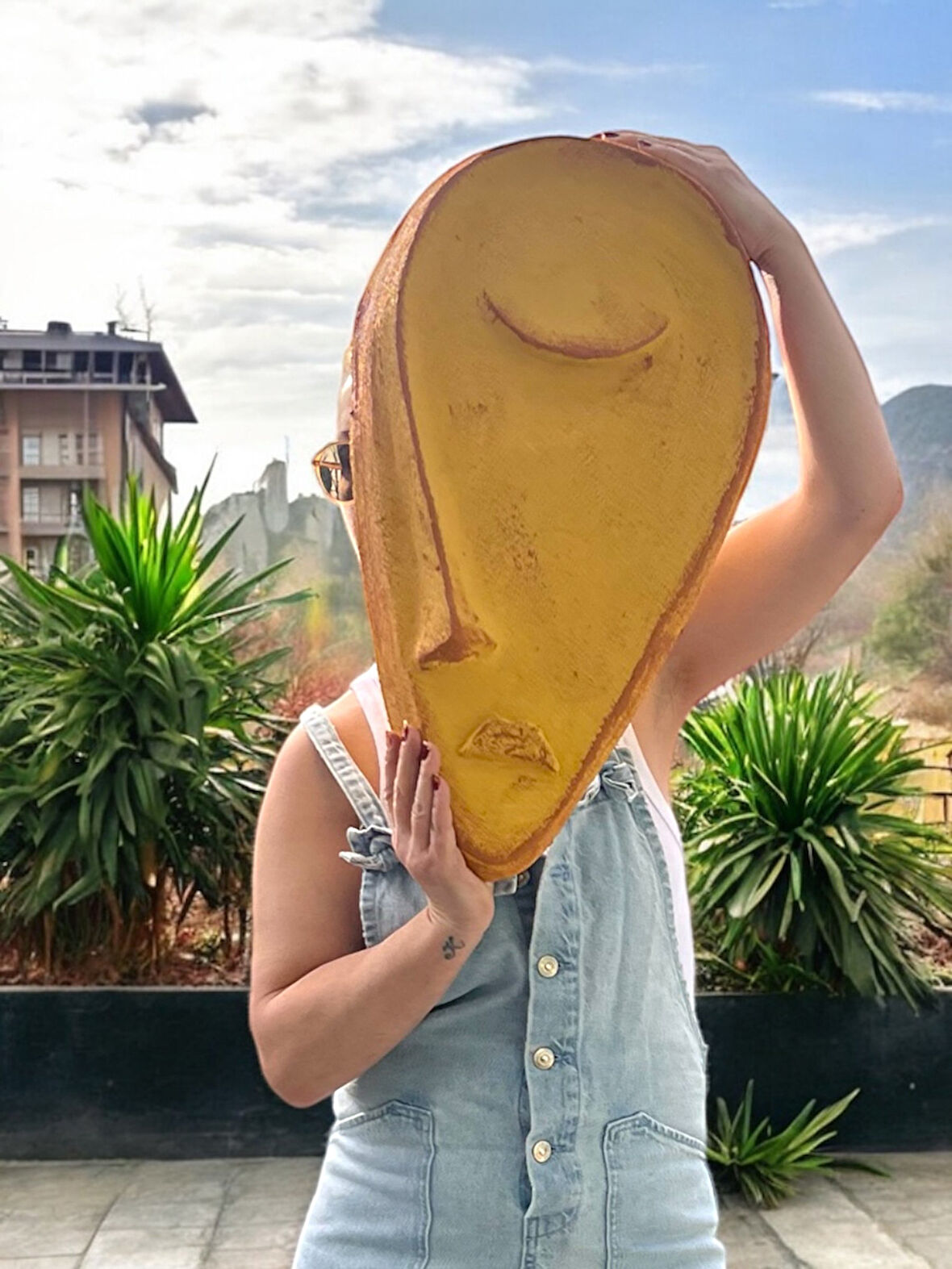 Sarı Taş Heykel Duvar Maskesi, El Yapımı Soyut Yarı Yüz Duvar Dekoru, Ev ve Ofis Hediye Dekor