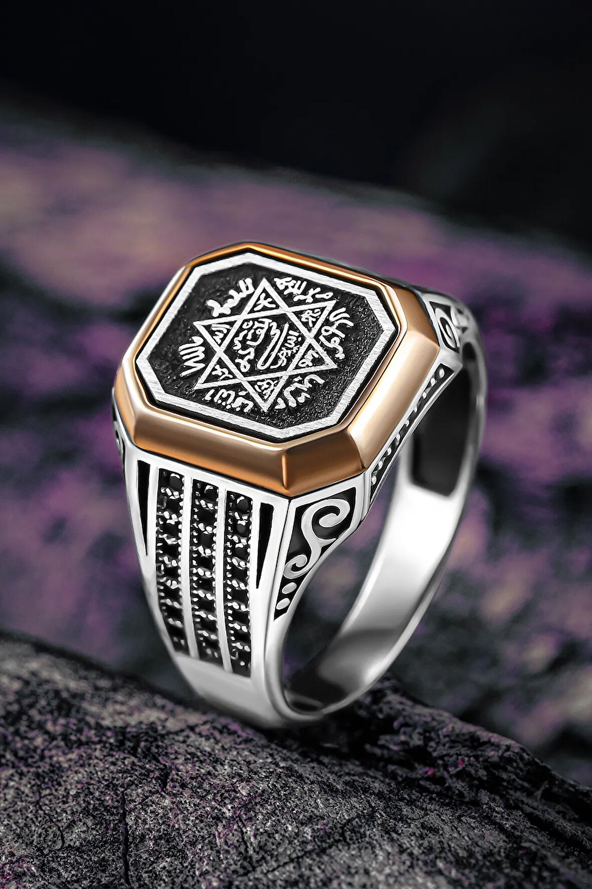 Erkek Gümüş Yüzük - Üç Sıra Zirkon Taşlı Hz. Süleyman Mührü İşlemeli Erkek Yüzük