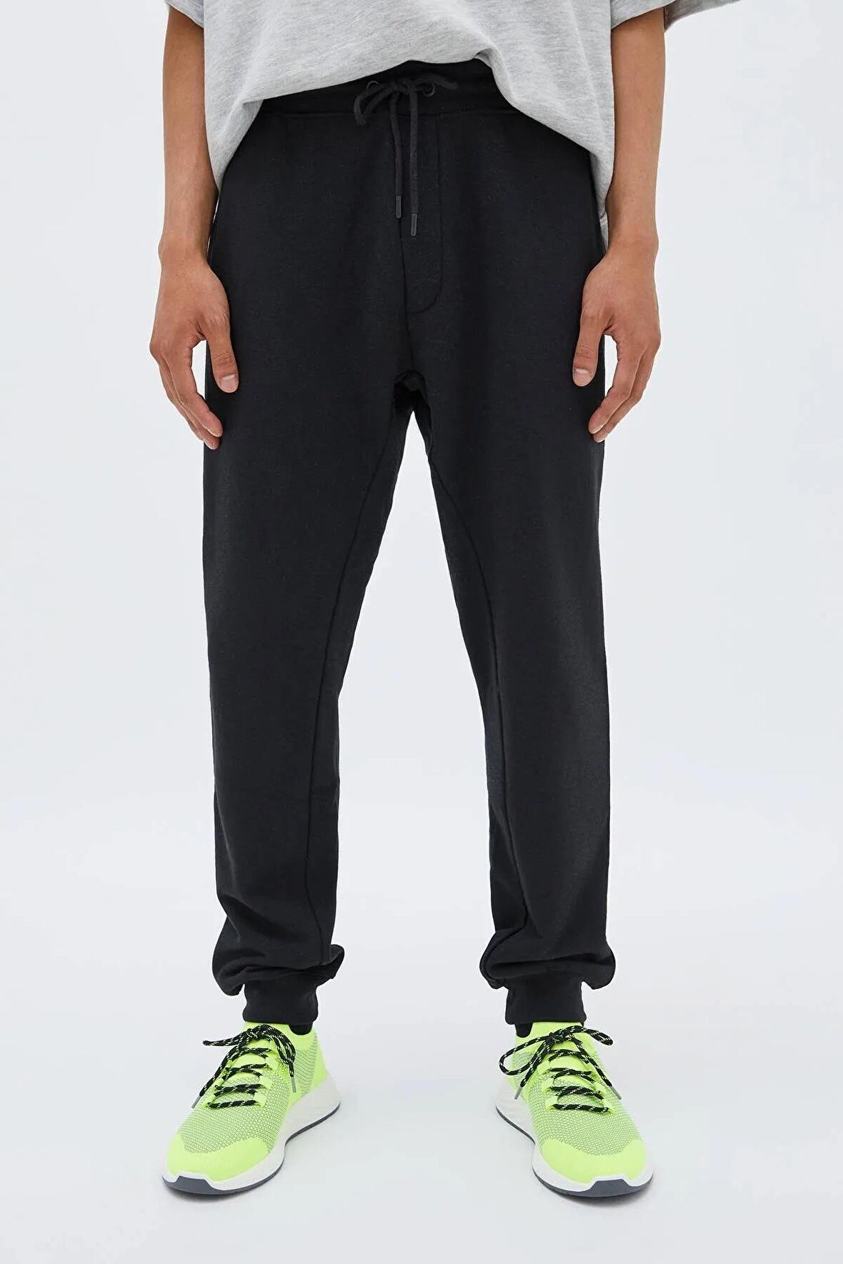 Erkek Siyah Arka Cep Etiket Detaylı Paça Lastikli Regular Fit Eşofman Altı