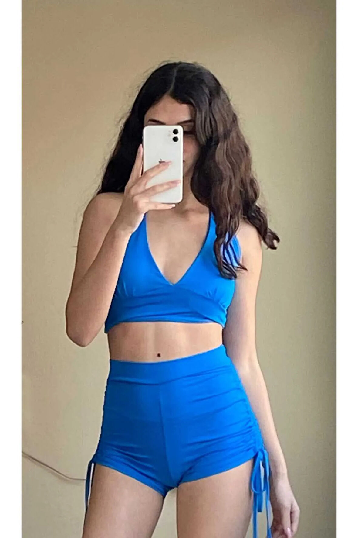 Yanlardan Biye ile Büzülüp Açılır Şort