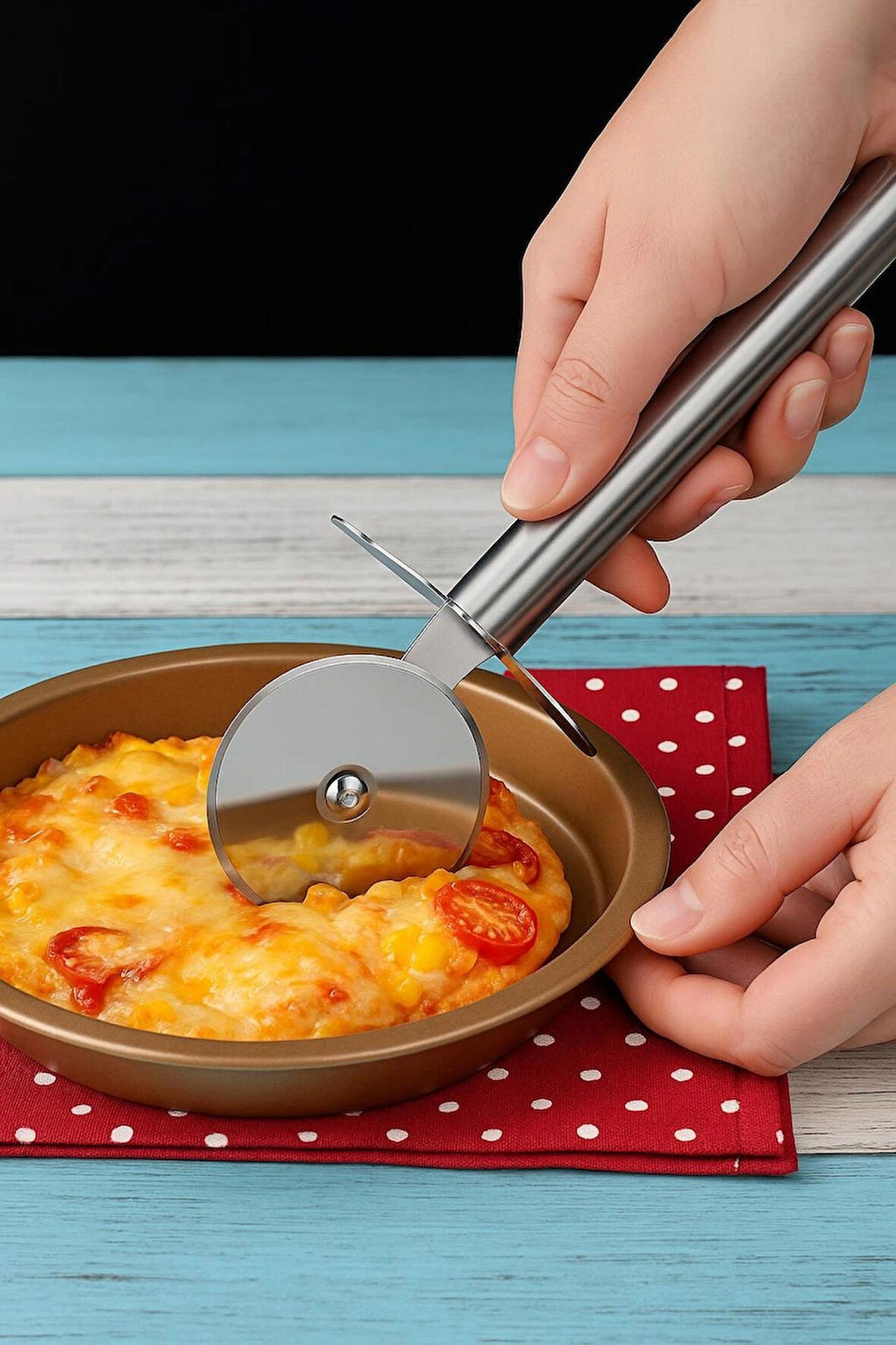 Paslanmaz Çelik Pizza Kesici – Yuvarlak Bıçaklı Ergonomik Mutfak Aleti