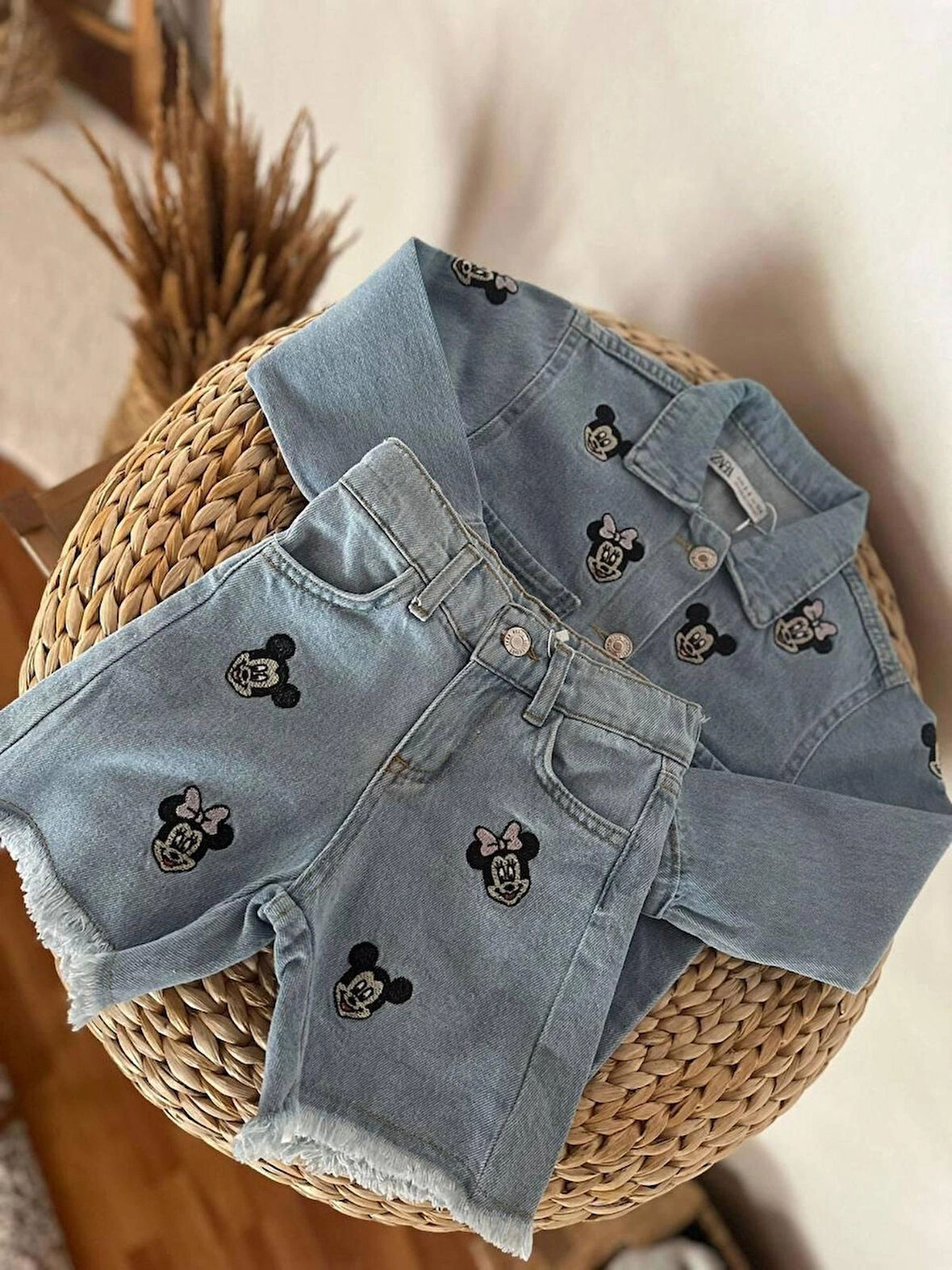 KIZ ÇOCUK KOT ŞORTLU-ÇEKETLİ TAKIM MİCKEY DESENLİ