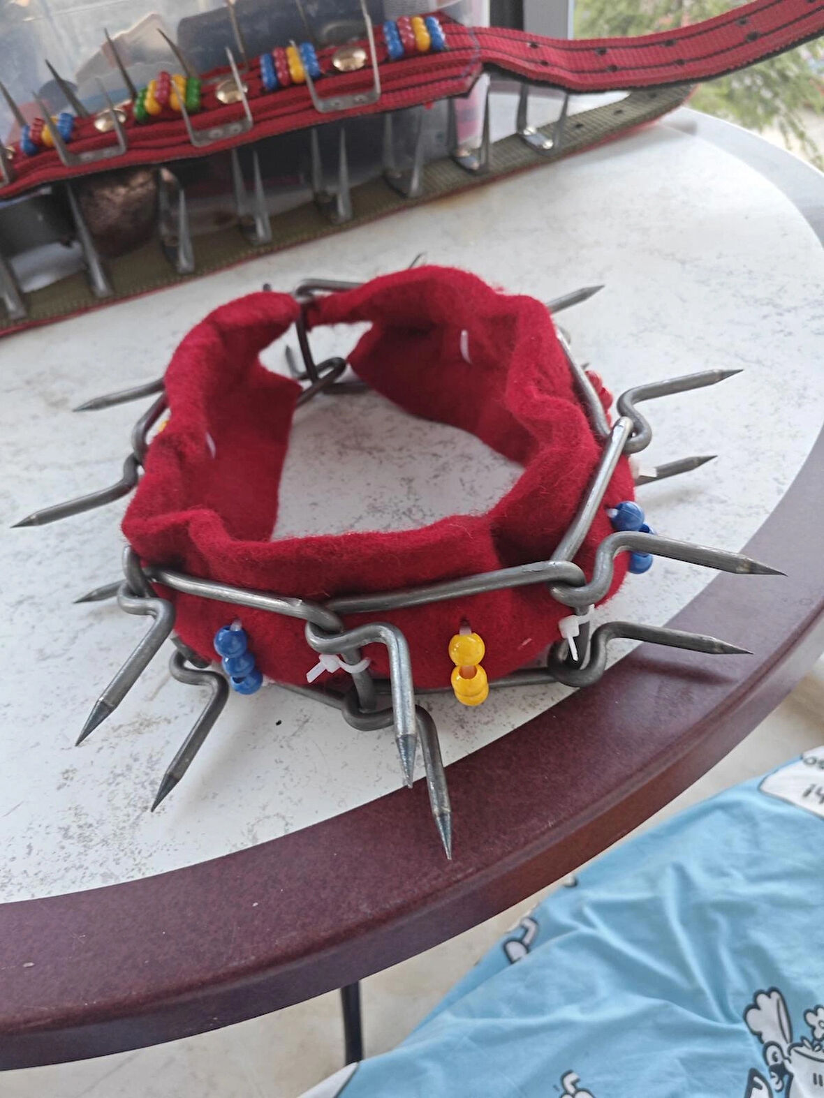 çivili keçe köpek tasması