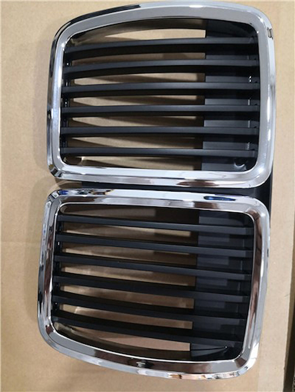 ÖN PANJUR BÖBREK BMW E30 KROM SİYAH  1982-91