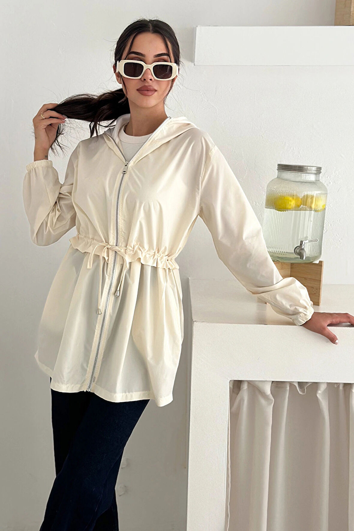 Kapşonlu Fermuarlı Bağcıklı Uzun Yağmurluk