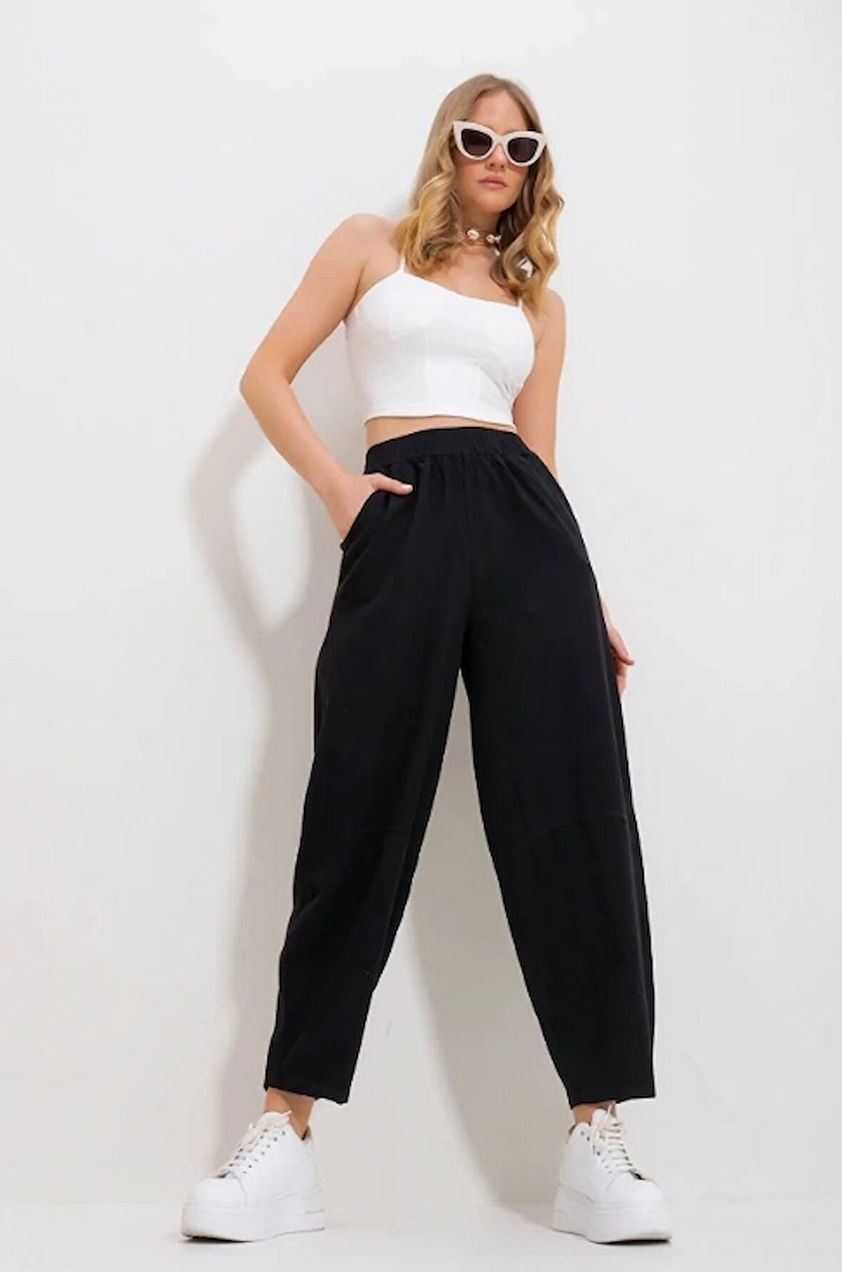 Kadın Siyah Gabardin Şalvar Pantolon – Lastikli Bel, Cepli, Rahat Kesim