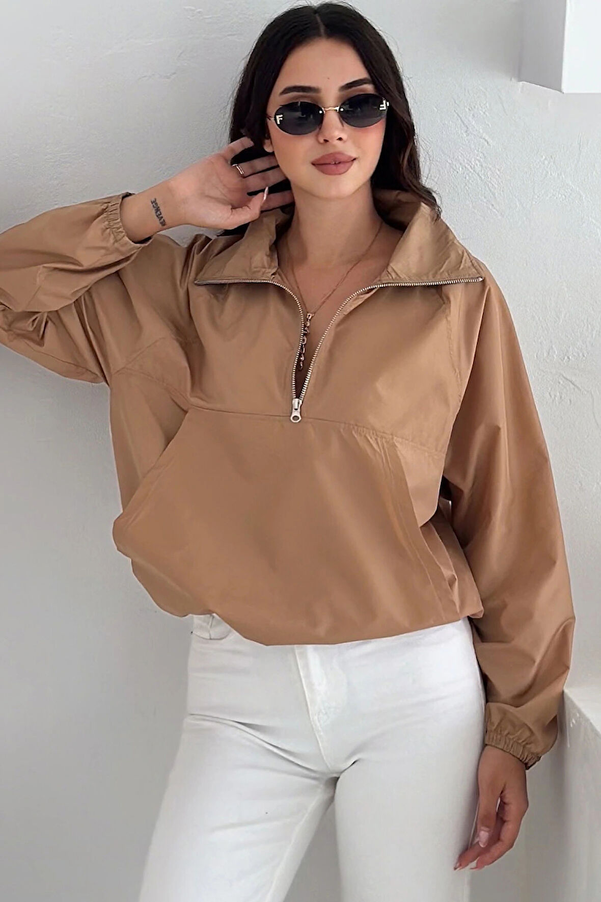 Yarım Fermuarlı Stoperli Camel Renk Yağmurluk