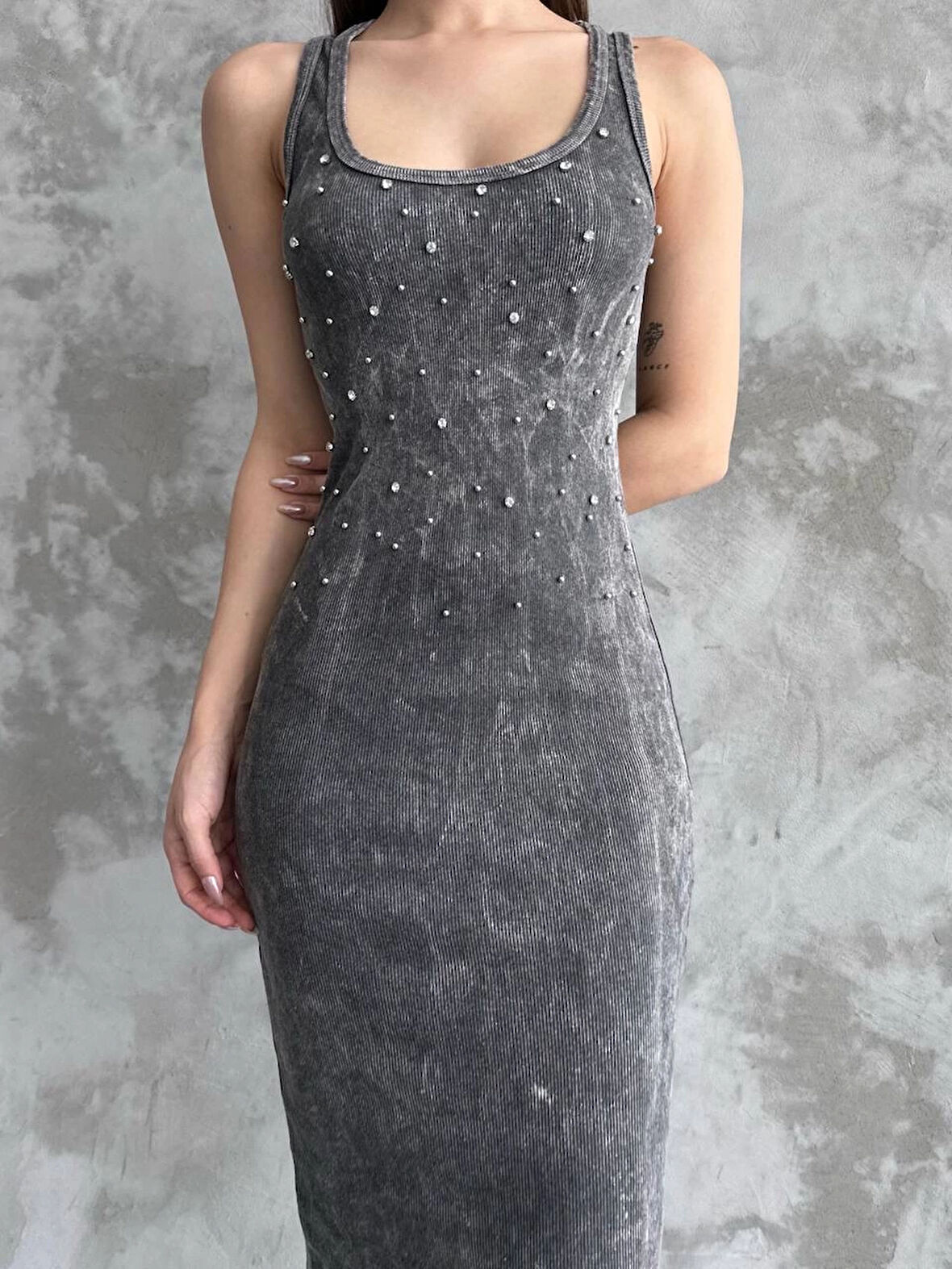 Taşlı Askılı Gri Yıkamalı Bisiklet Yaka Askılı Slim Fit Üste Oturan V Yaka Trend Elbise