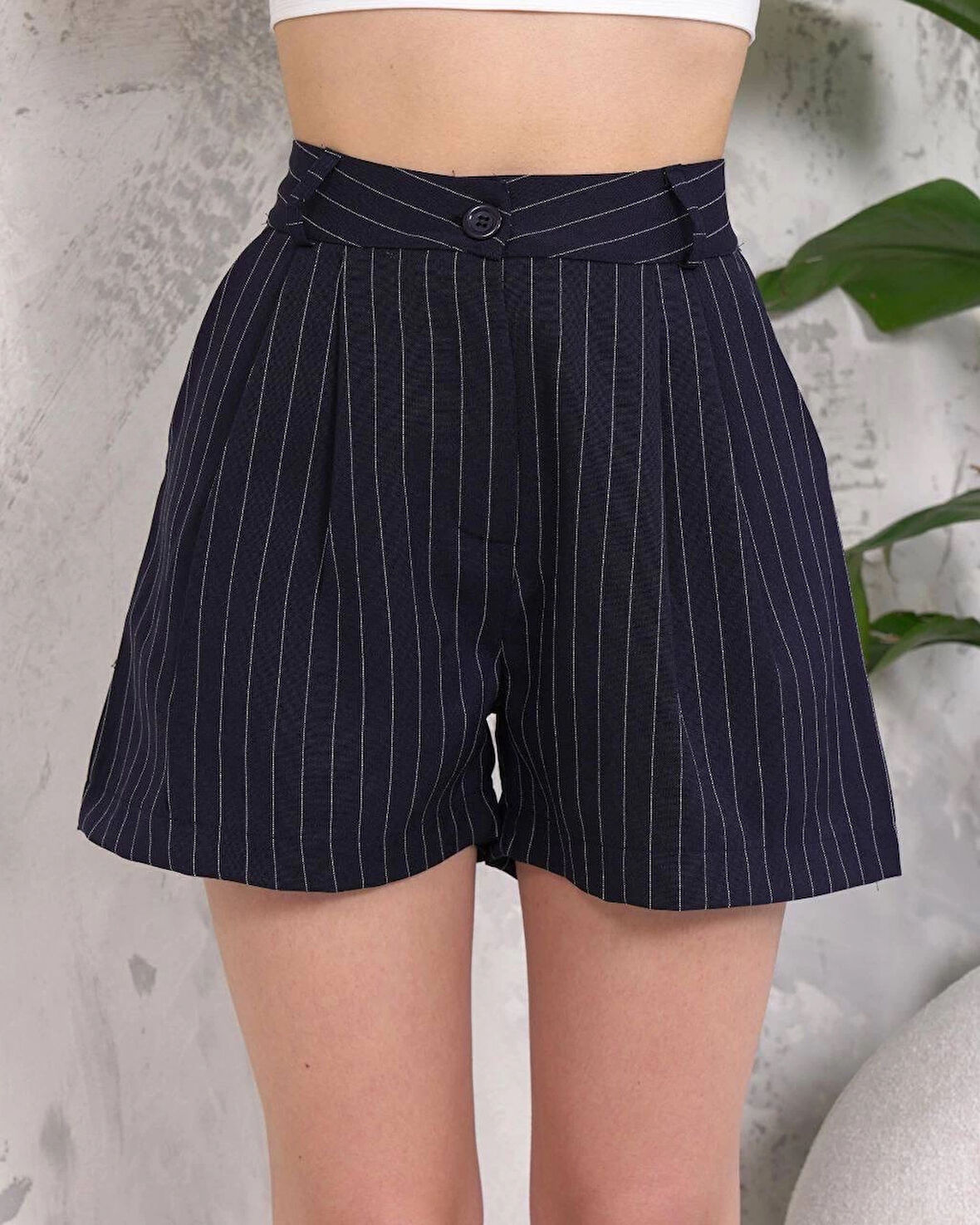 Siyah/Beyaz Çizgili Düğmeli Yüksek Bel Rahat Kumaş Otantik Business Casual Kısa Şık Şort