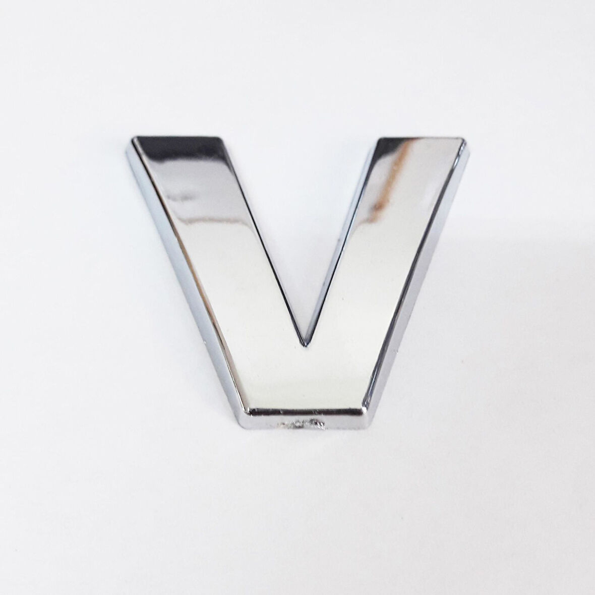 Cemax V Harfi  3,75 cm Krom Yapışkanlı