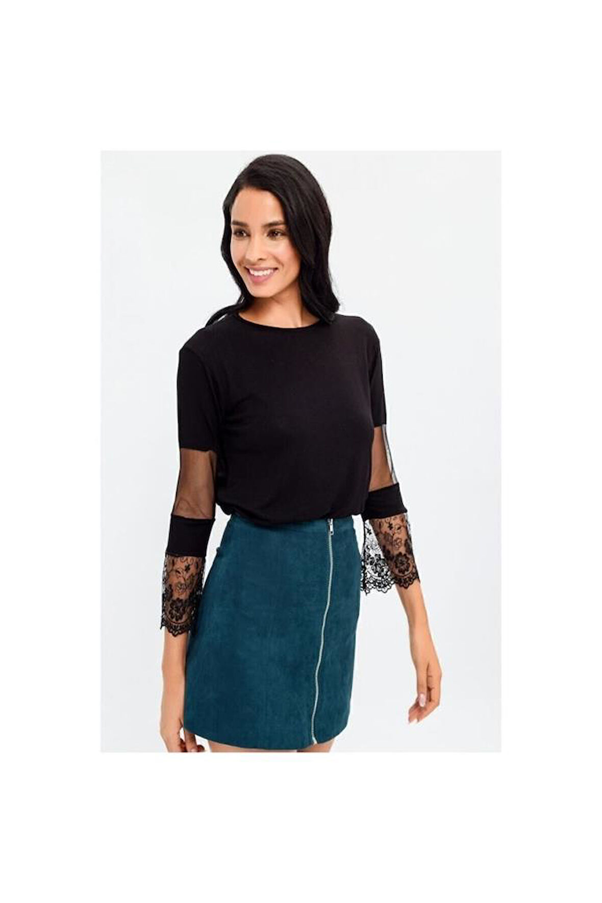 Kadın Siyah Viskon Kolları Tül Dantel Detaylı Yuvarlak Yaka Uzun Kollu Bluz 40081120140