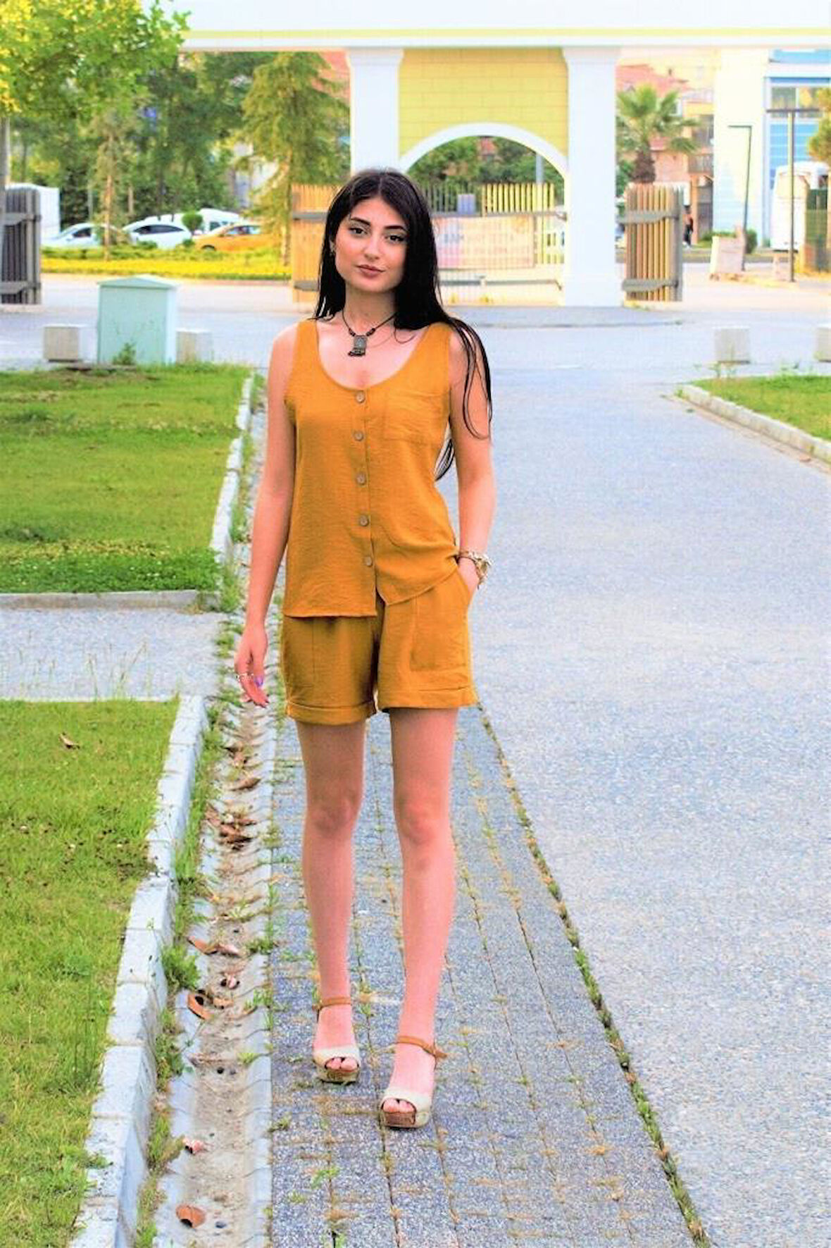 Kadın Siyah Beli Lastikli Keten Cepli Kısa Rahat Şort 289160