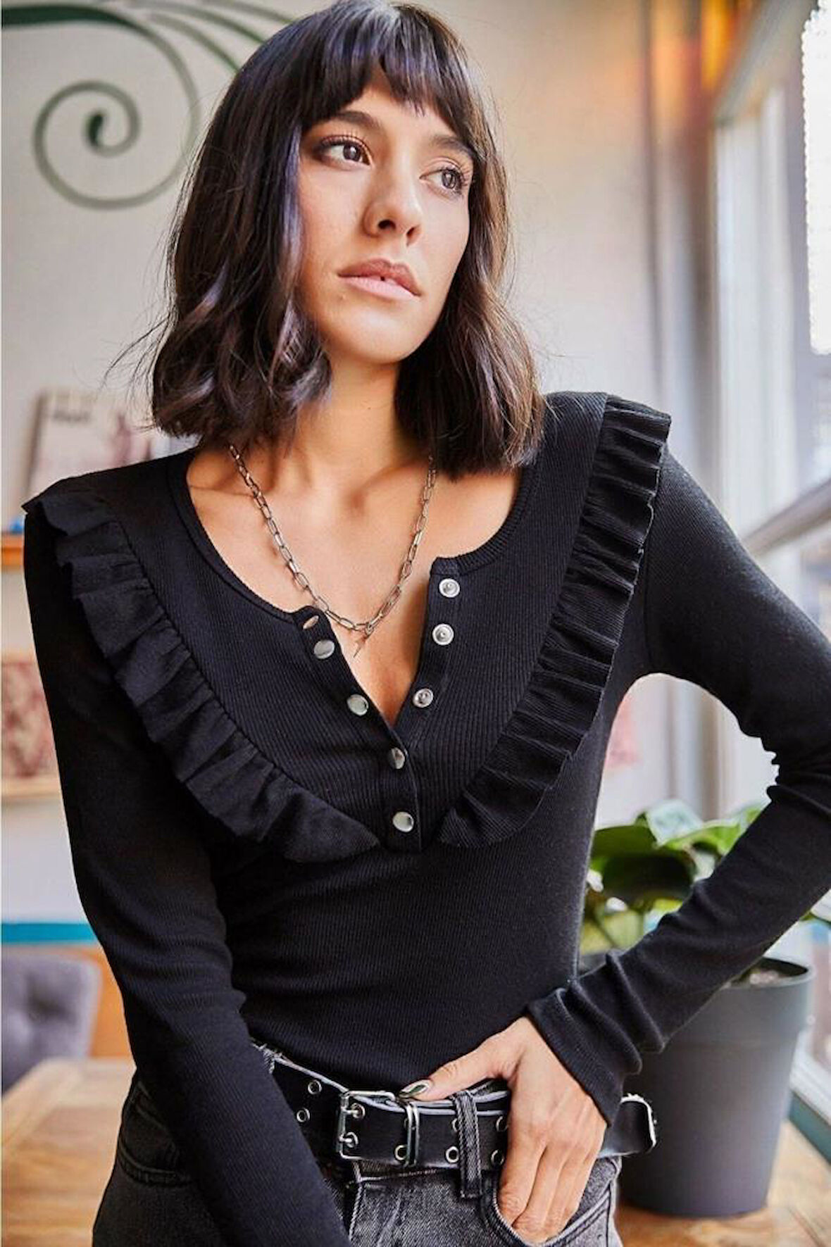 Kadın 700-k7113108 Yarım Patlı Çıtçıtlı Fırfırlı Uzun Kollu Geniş Yuvarlak Yaka Kaşkorse Bluz