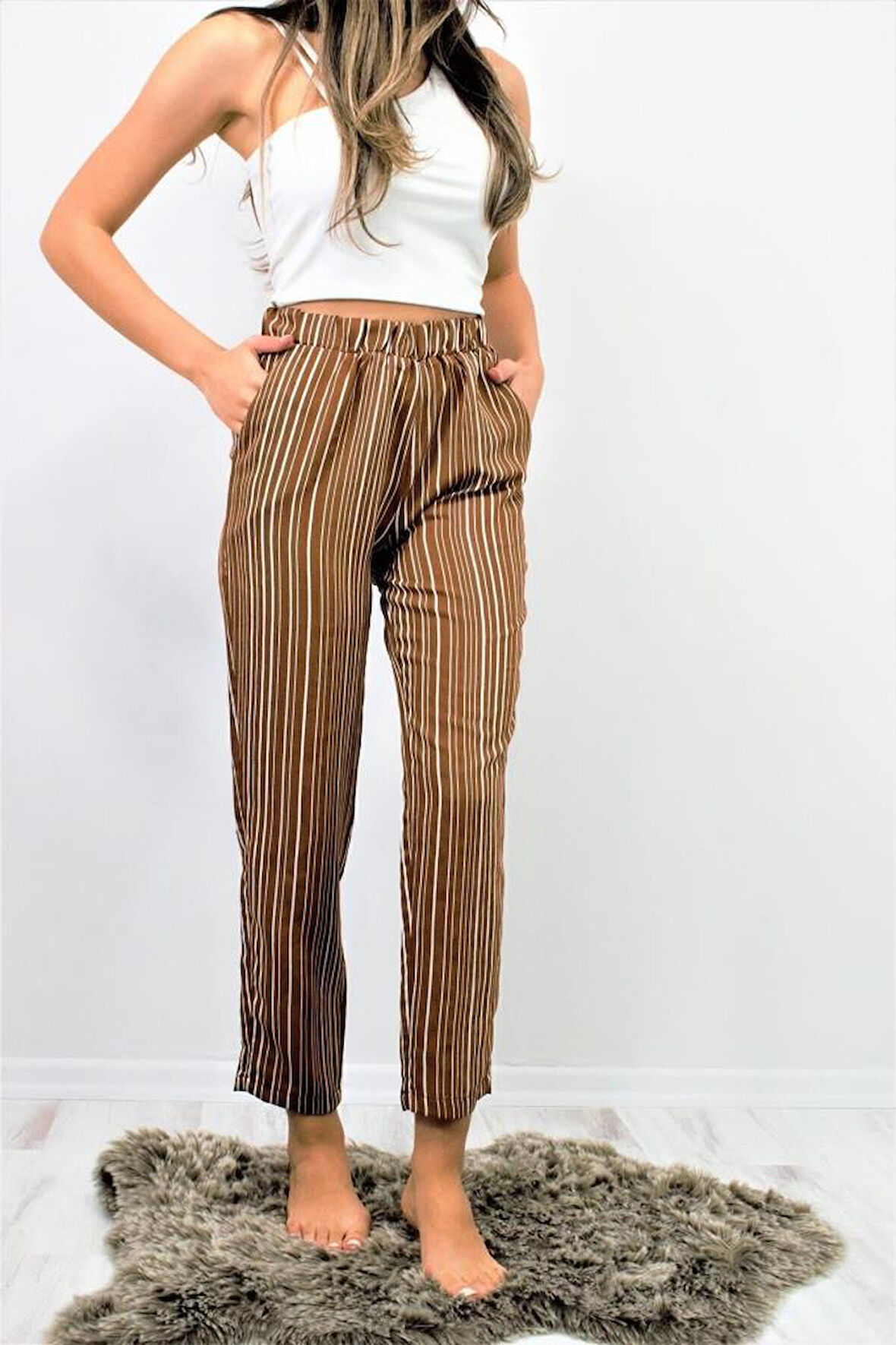 Kadın Bej Krem Cepli Beli Lastikli Dik Çizgili Duble Paça Rahat Yazlık Pantolon 3277200