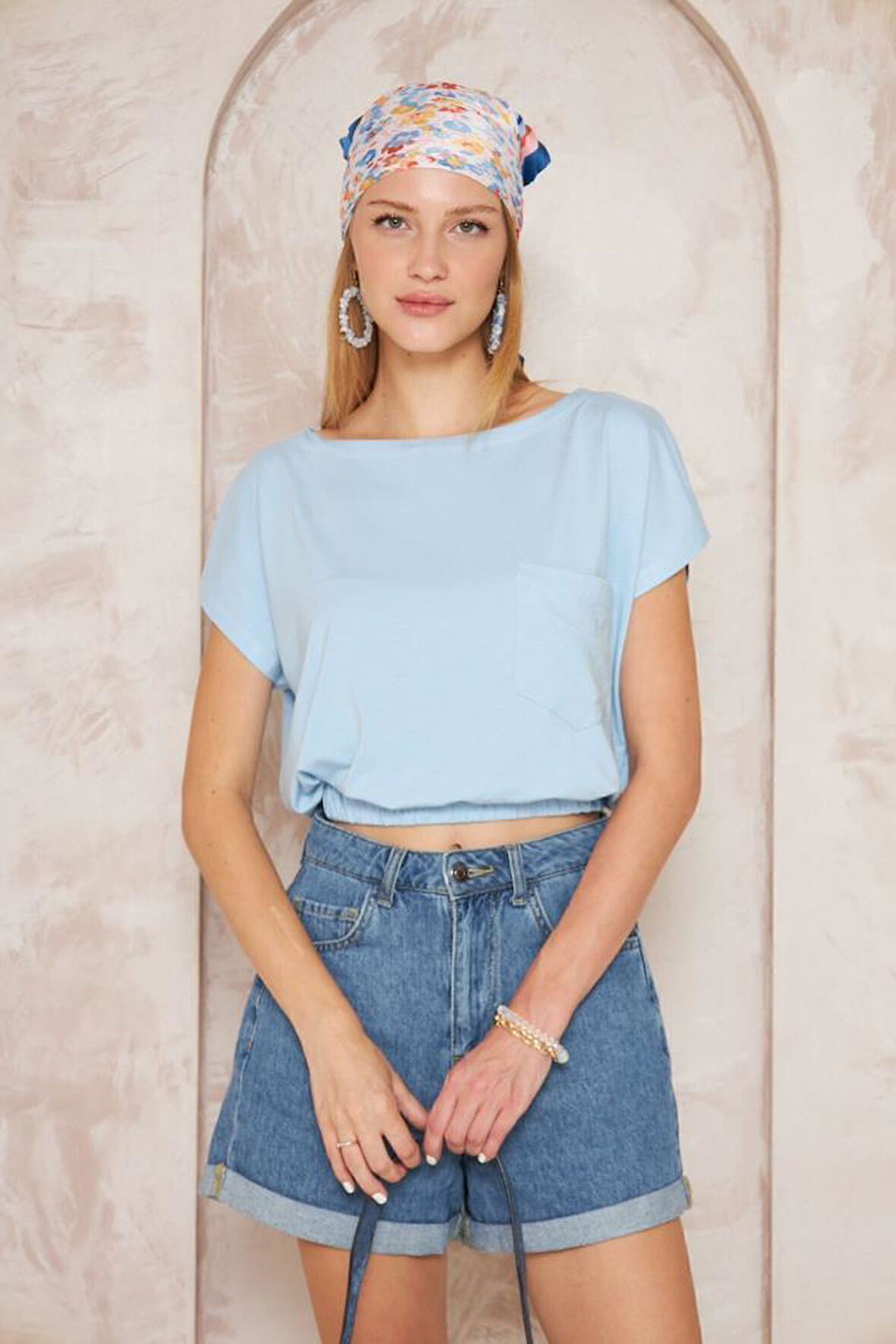 Kadın Sarı Eteği Lastikli Kısa Kol Geniş Yuvarlak Yaka Cepli Crop Bluz 3624150