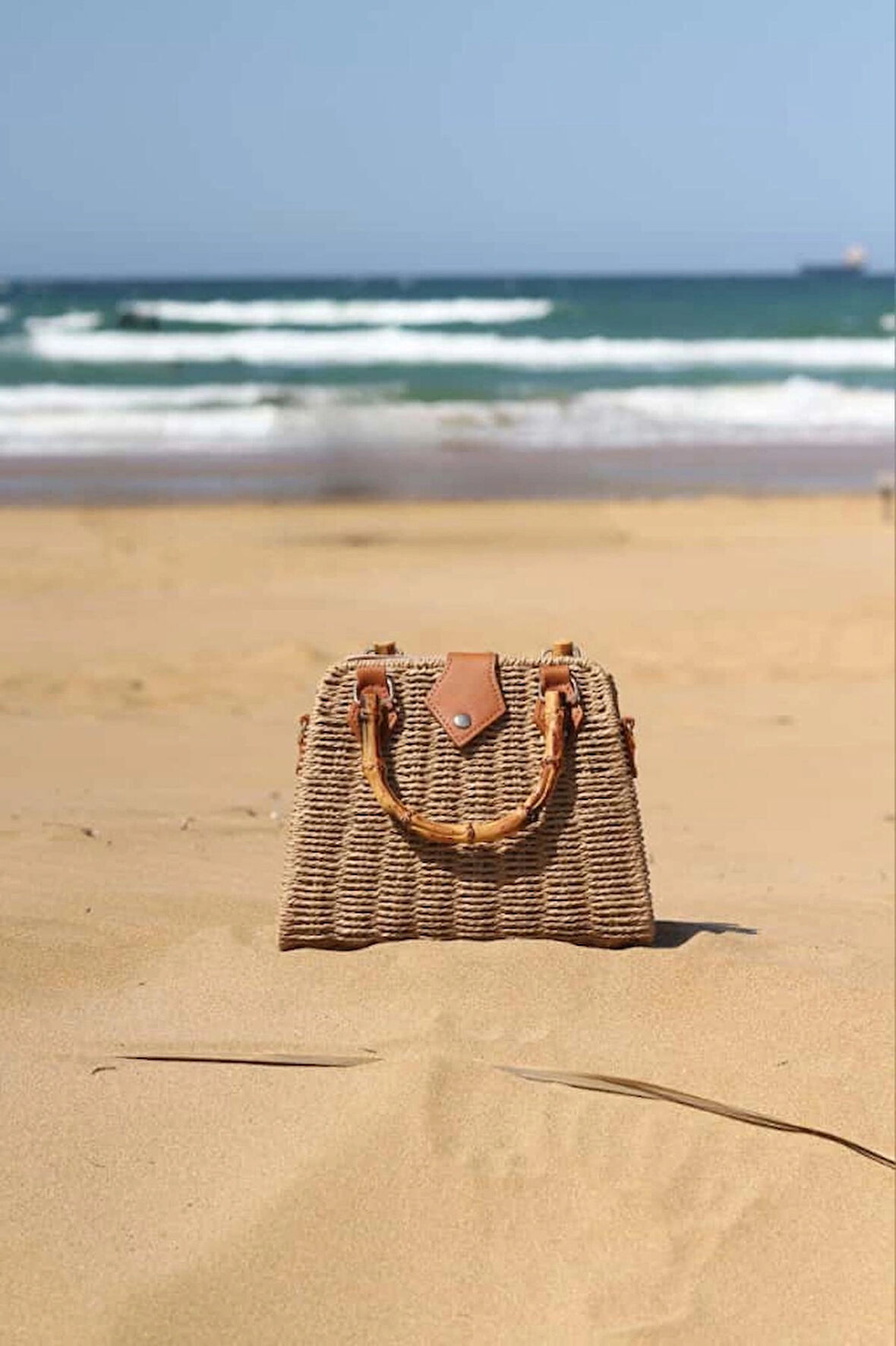 Camel Bambu Tutma Saplı Omuz Askılı Hasır Çanta