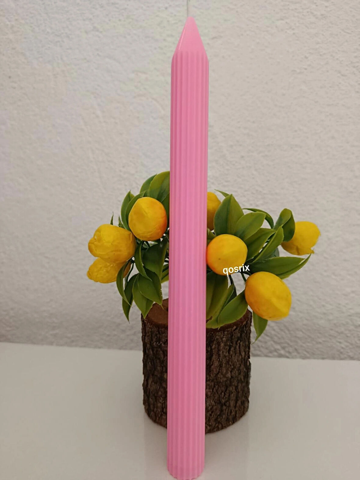 qosrix Pudra Pembe Şamdan Soya Mumu 1. Kalite Soya Doğal Pudra Kokulu Uzun Çubuk Konik Dekoratif Mum 1 Adet